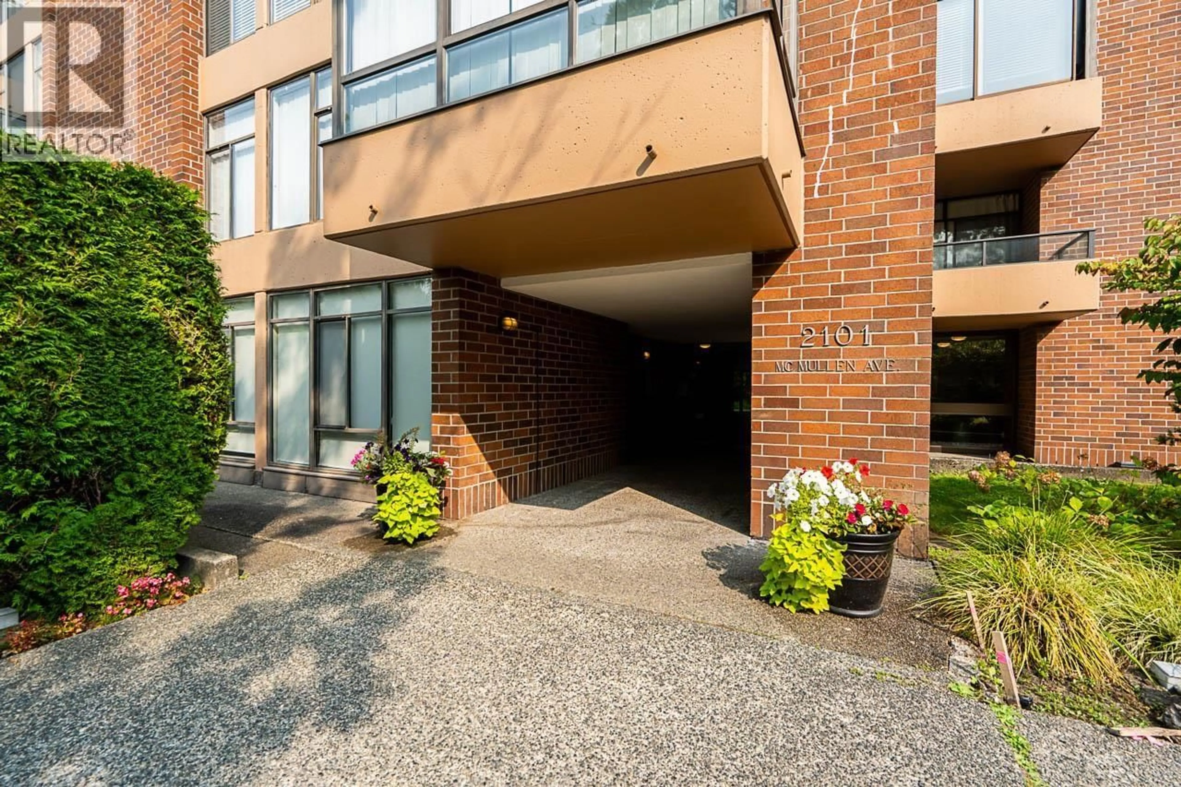 Indoor foyer for 511 - 2101 MCMULLEN AVENUE, Vancouver British Columbia V6L3B4