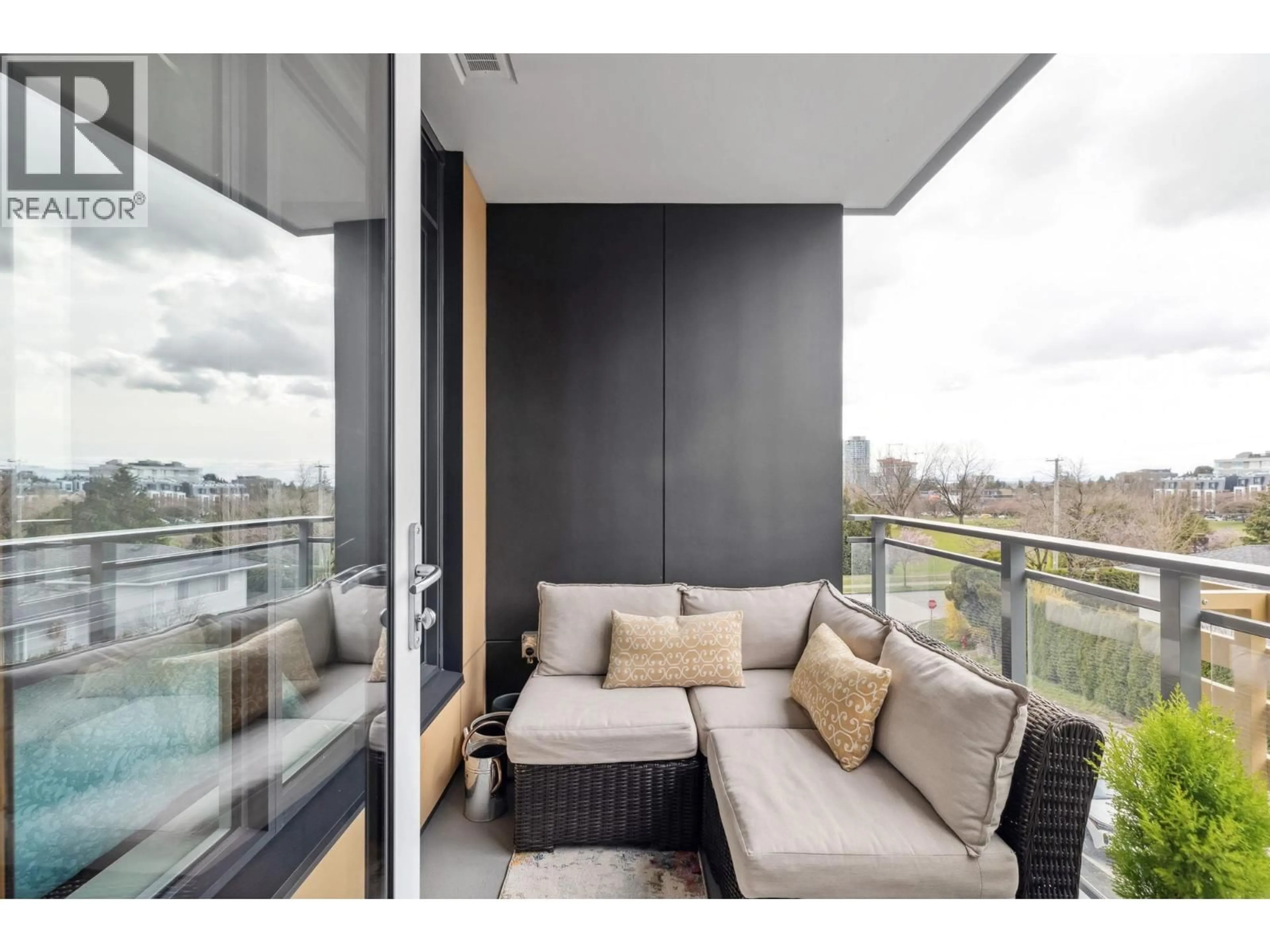 Balcony in the apartment, water/lake/river/ocean view for 405 - 389 59TH AVENUE, Vancouver British Columbia V5X0J4