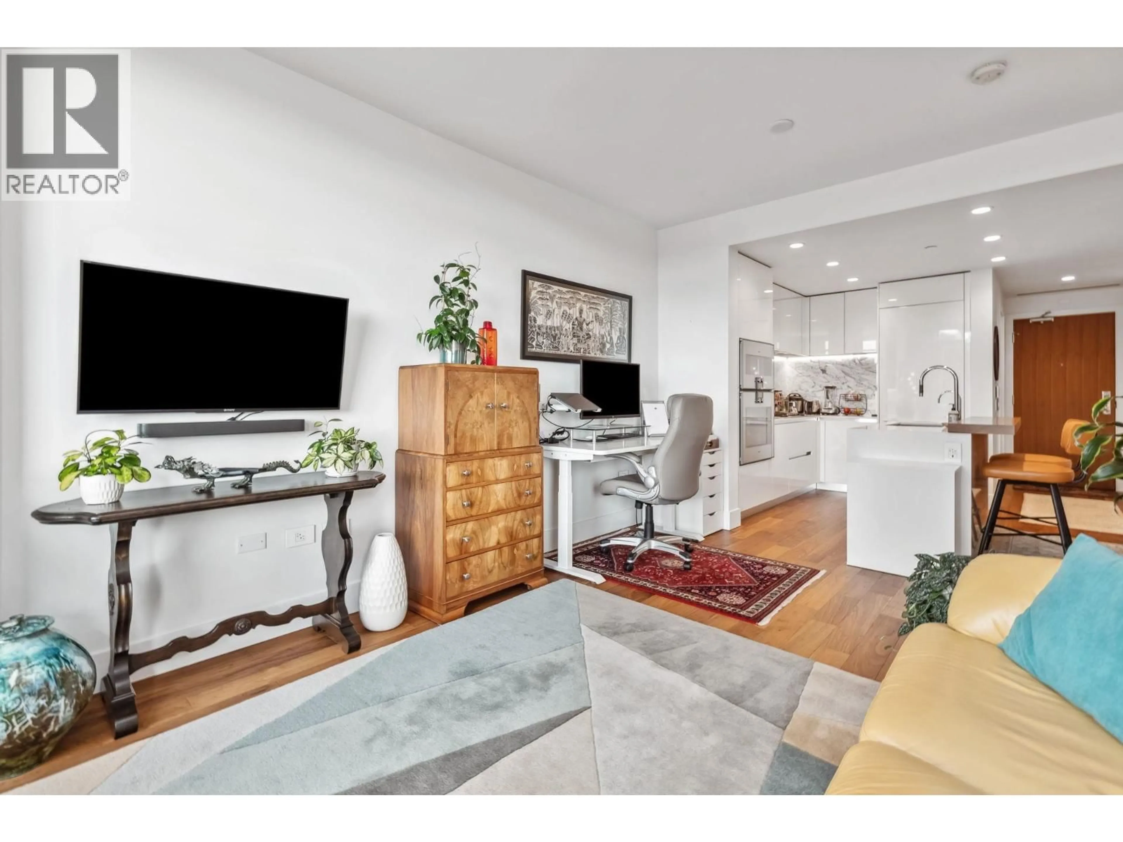 Living room with furniture, unknown for 405 - 389 59TH AVENUE, Vancouver British Columbia V5X0J4