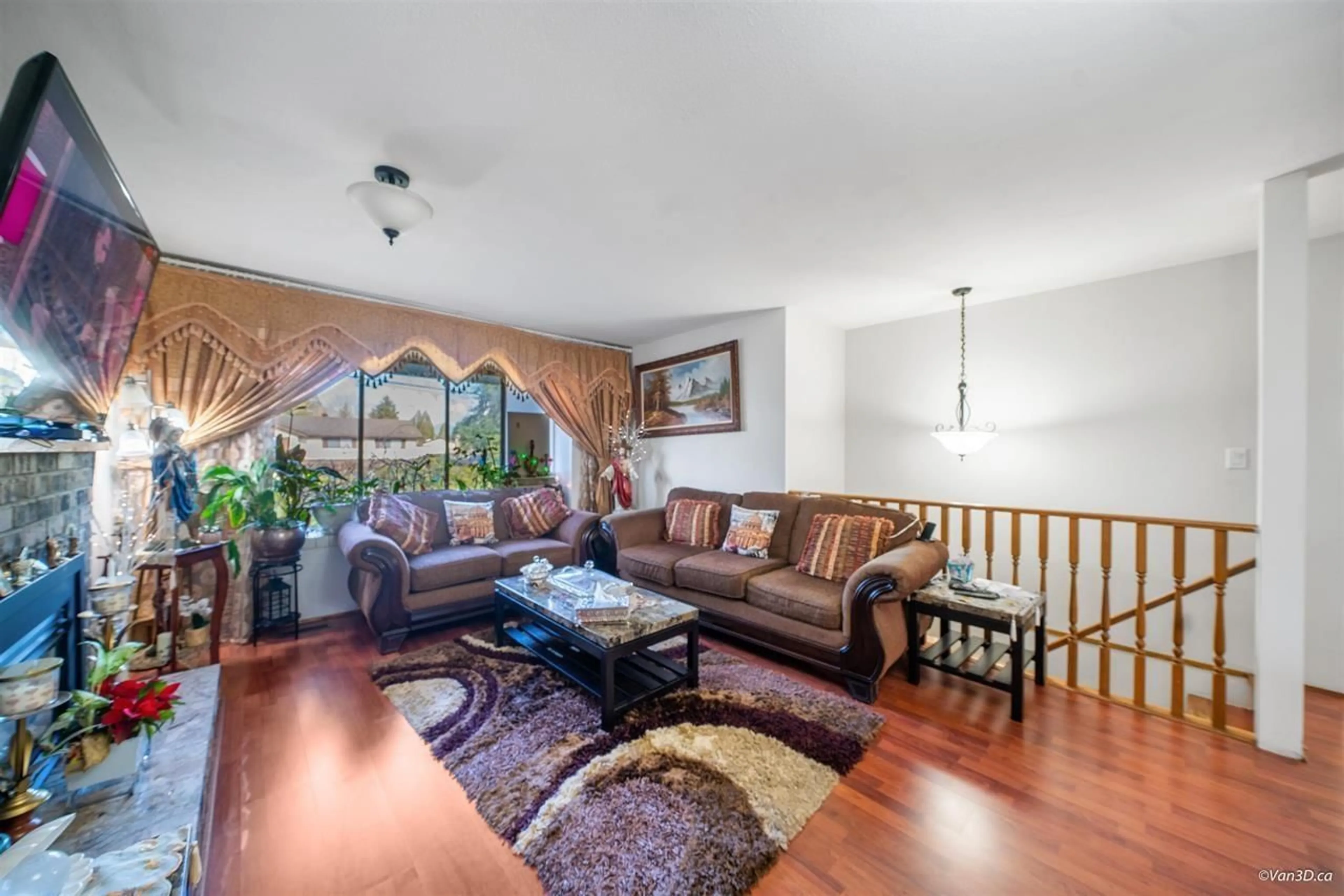 Living room with furniture, unknown for 15024 96 AVENUE, Surrey British Columbia V3R1E9