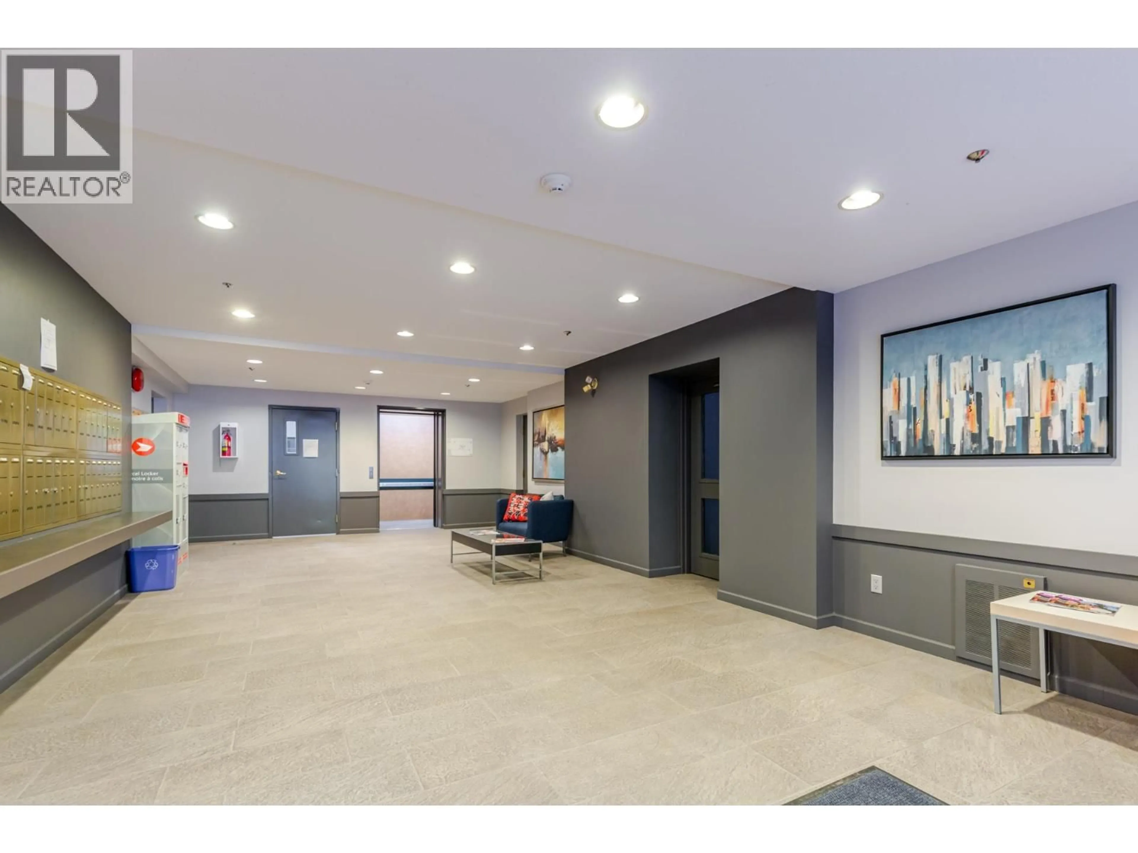 Indoor foyer for 211 - 19142 122 AVENUE, Pitt Meadows British Columbia V3Y2P9