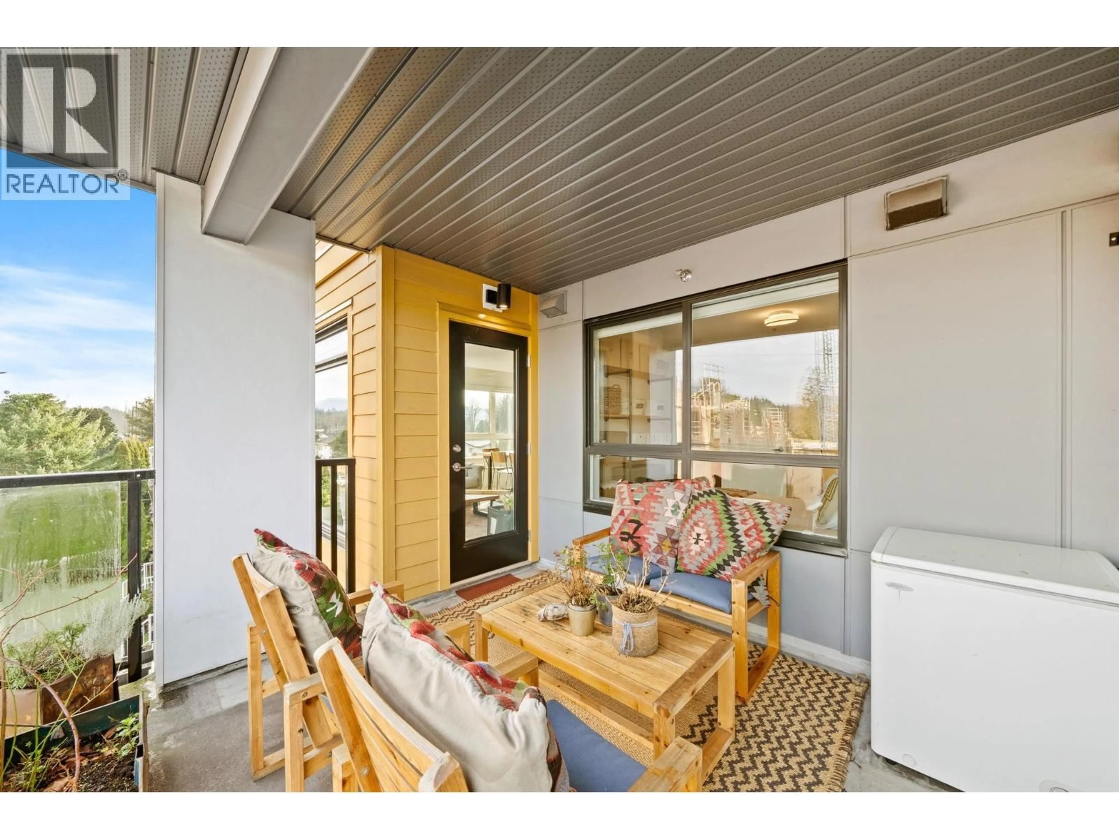 Patio, street for 303 - 1519 CROWN STREET, North Vancouver British Columbia V7J1G6