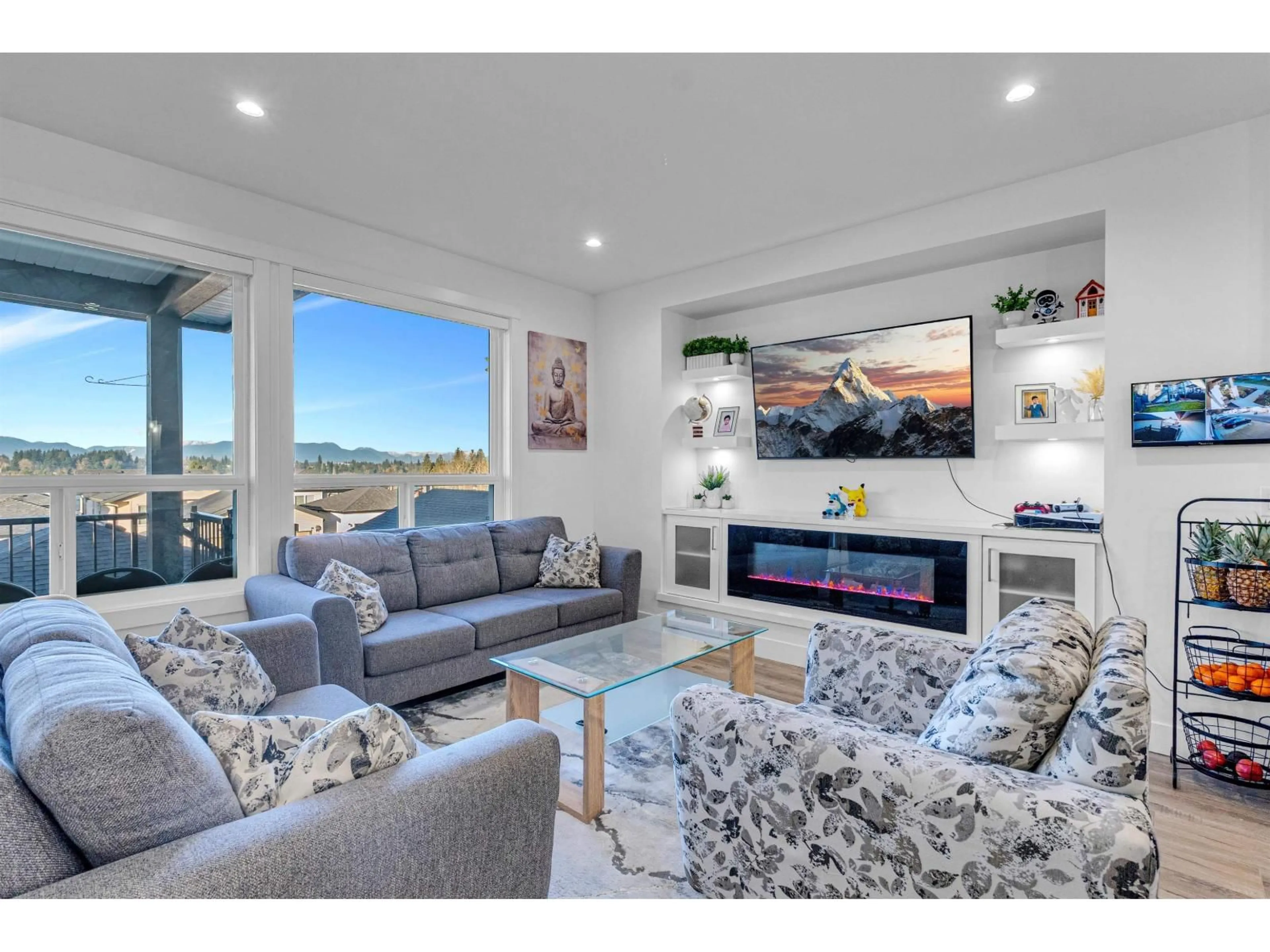 Living room with furniture, unknown for 13963 60 AVENUE, Surrey British Columbia V3X2M9