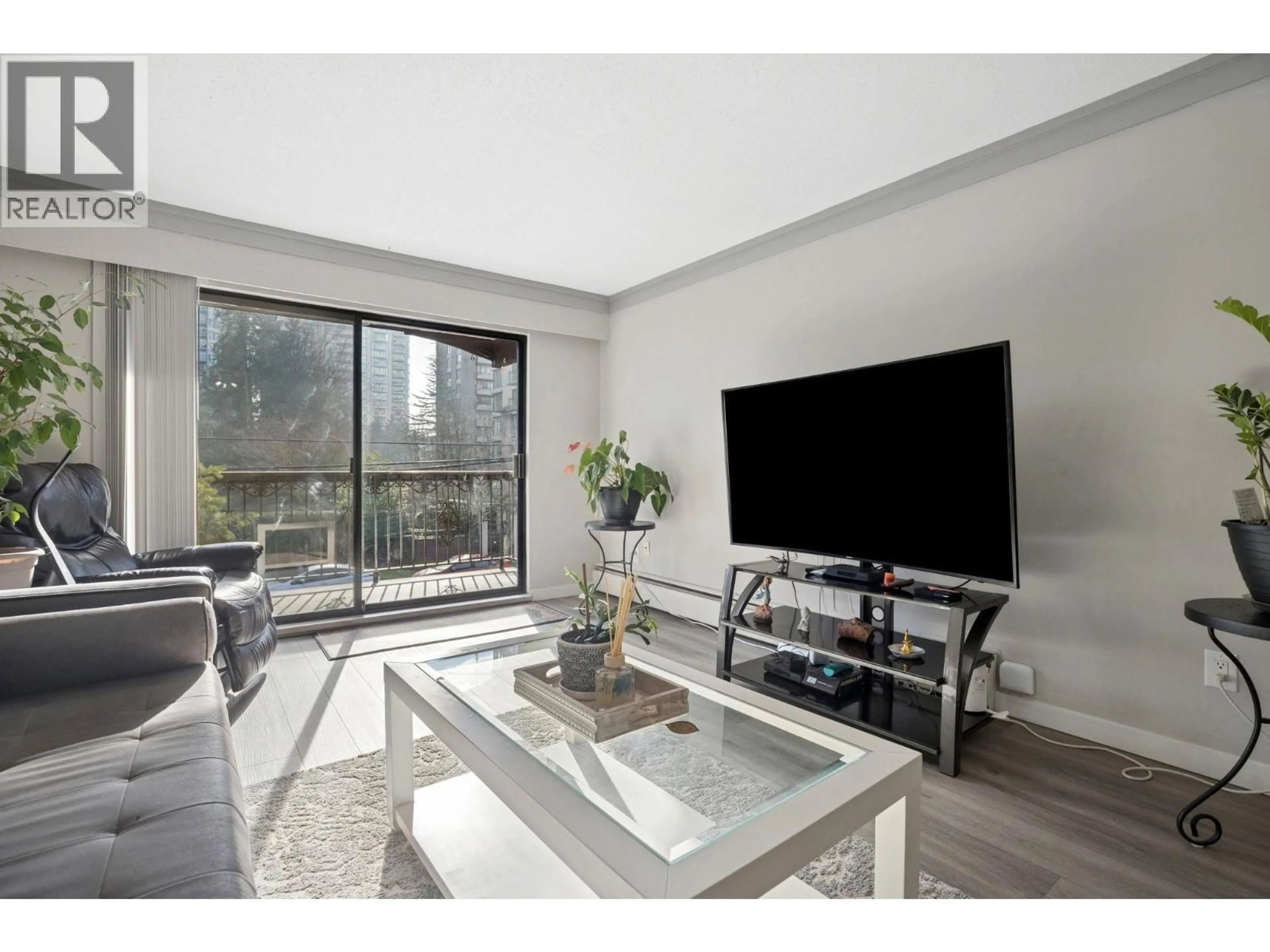 Living room with furniture, unknown for 208 - 707 HAMILTON STREET, New Westminster British Columbia V3M2M7