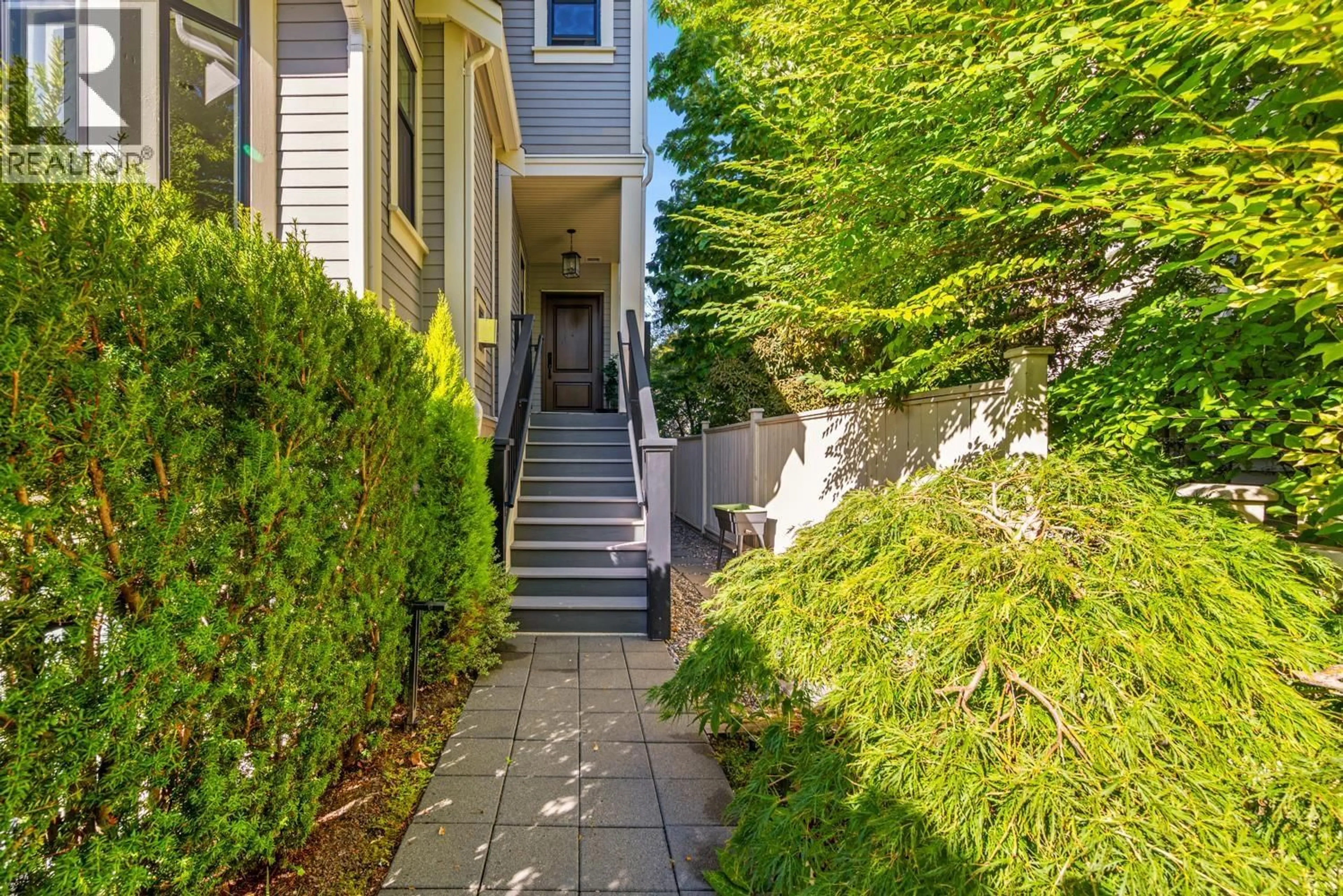 Unknown for 1 - 123 14 AVENUE, Vancouver British Columbia V5Y1W8