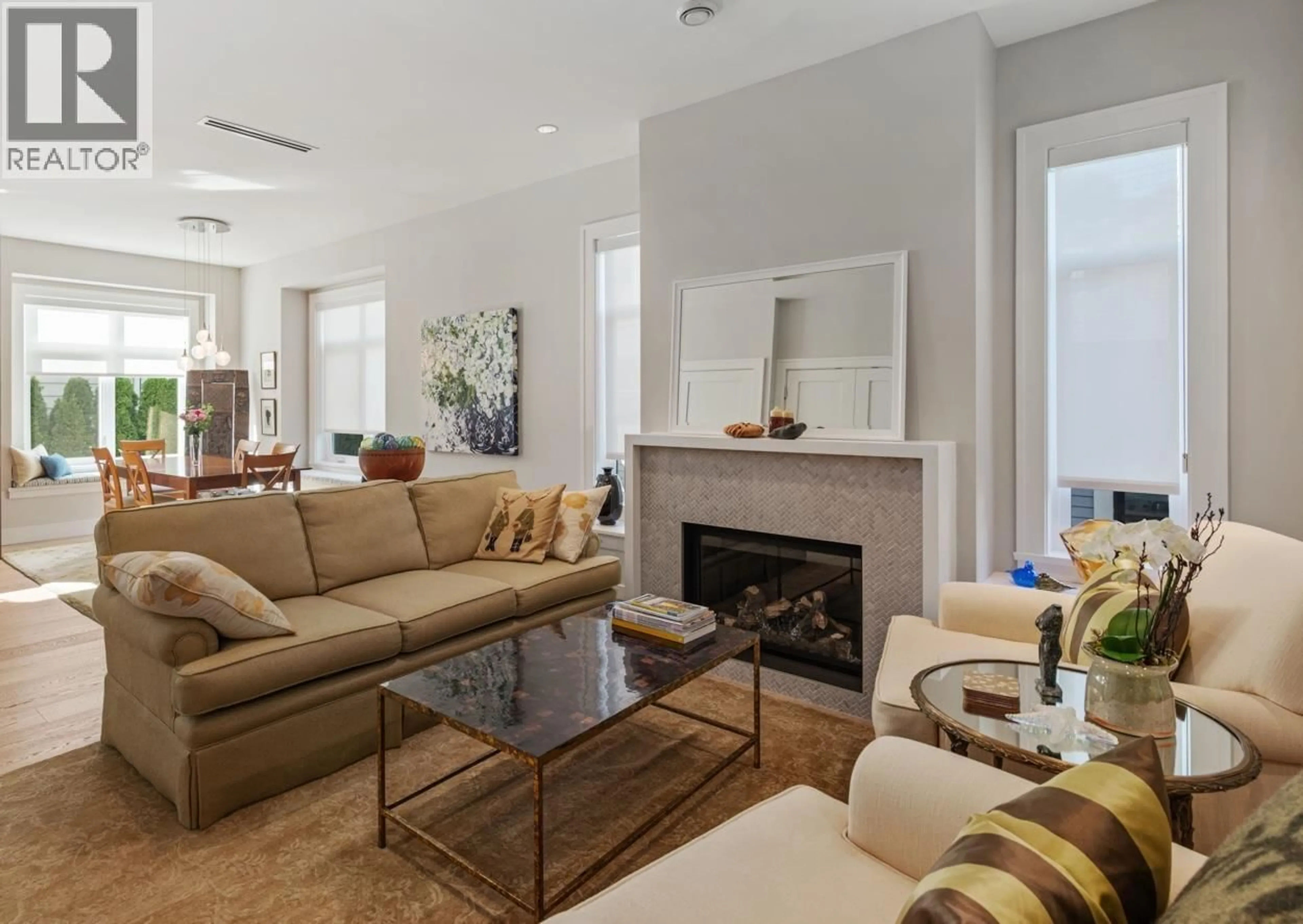 Living room with furniture, unknown for 1 - 123 14 AVENUE, Vancouver British Columbia V5Y1W8