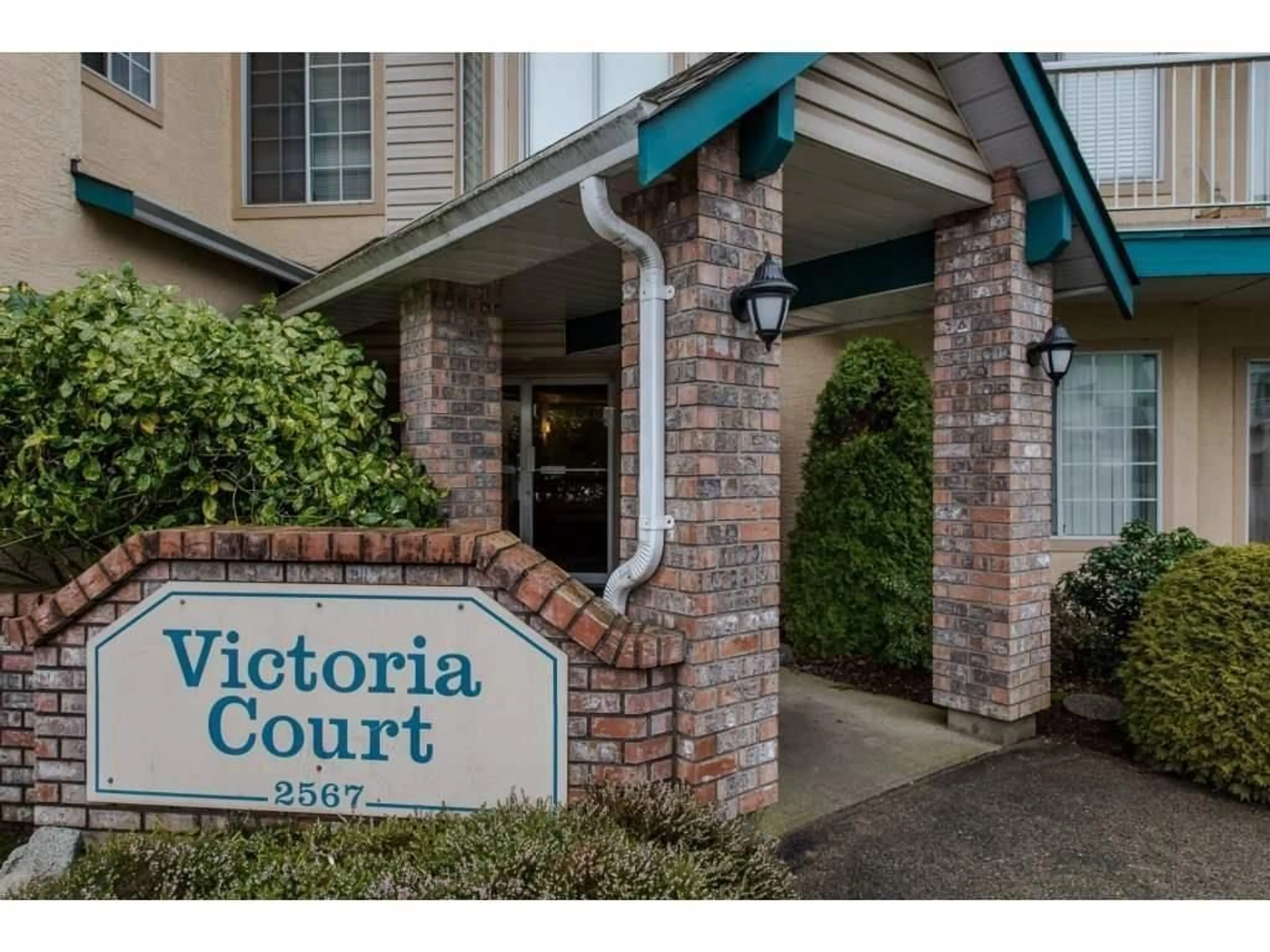 Indoor foyer for 207 - 2567 VICTORIA STREET, Abbotsford British Columbia V2T2T4