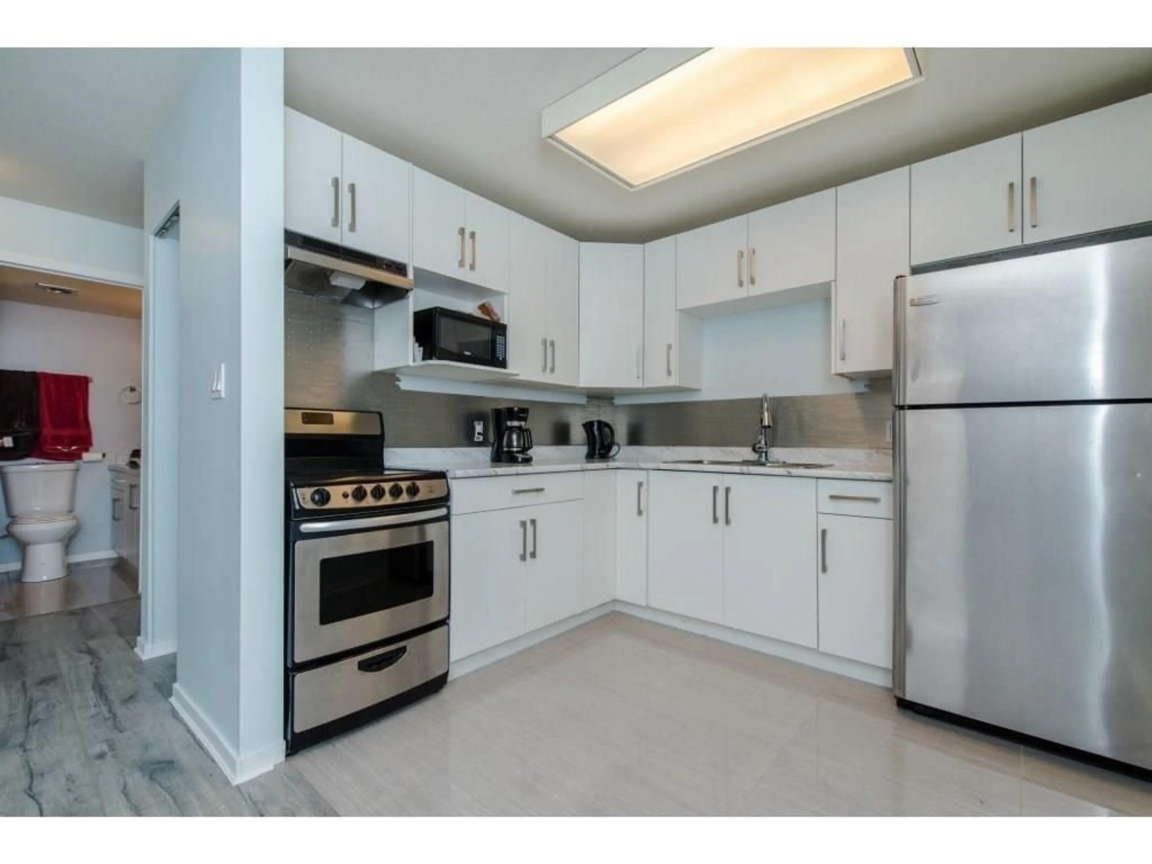 Standard kitchen, unknown for 207 - 2567 VICTORIA STREET, Abbotsford British Columbia V2T2T4