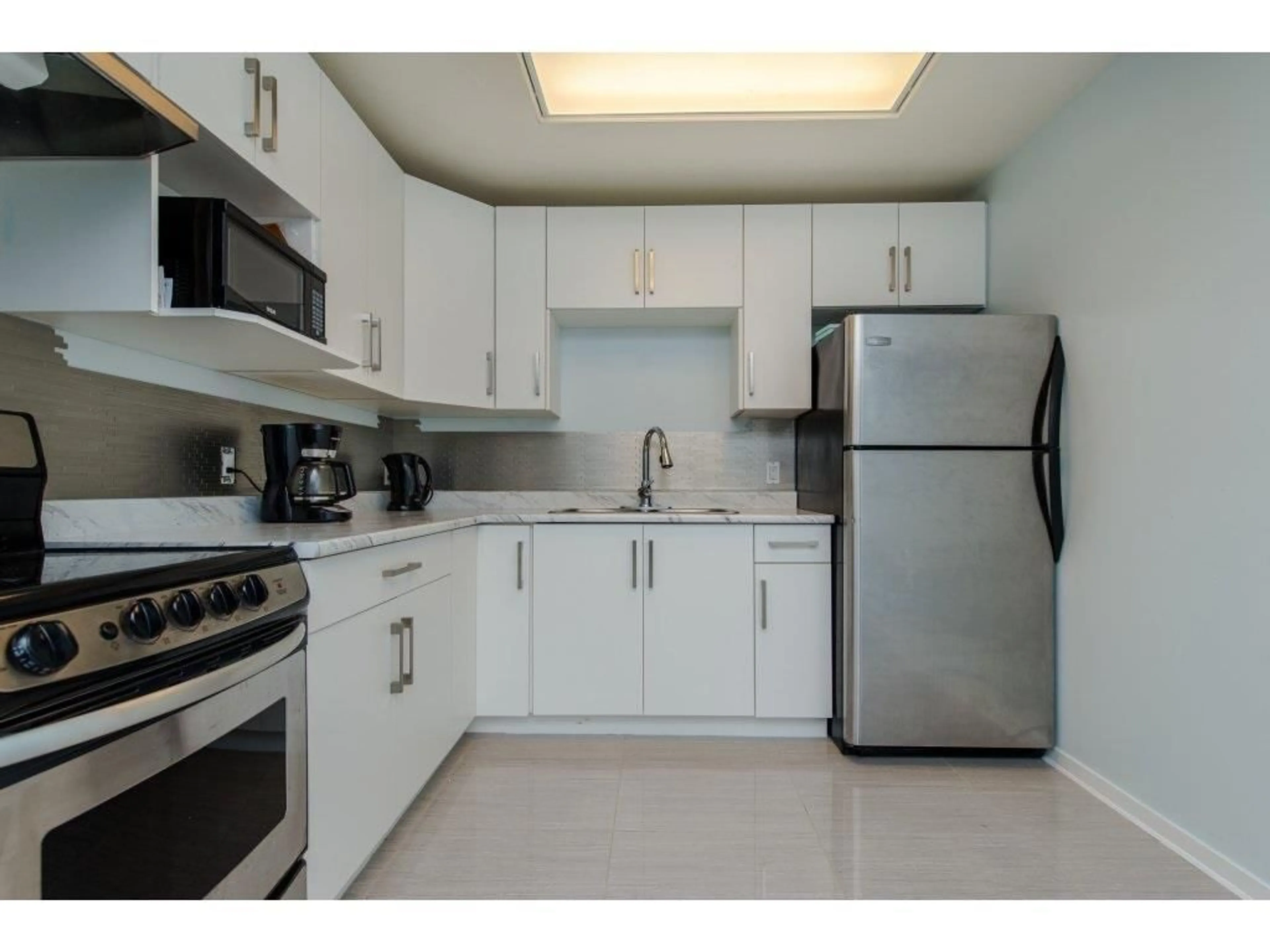 Standard kitchen, unknown for 207 - 2567 VICTORIA STREET, Abbotsford British Columbia V2T2T4