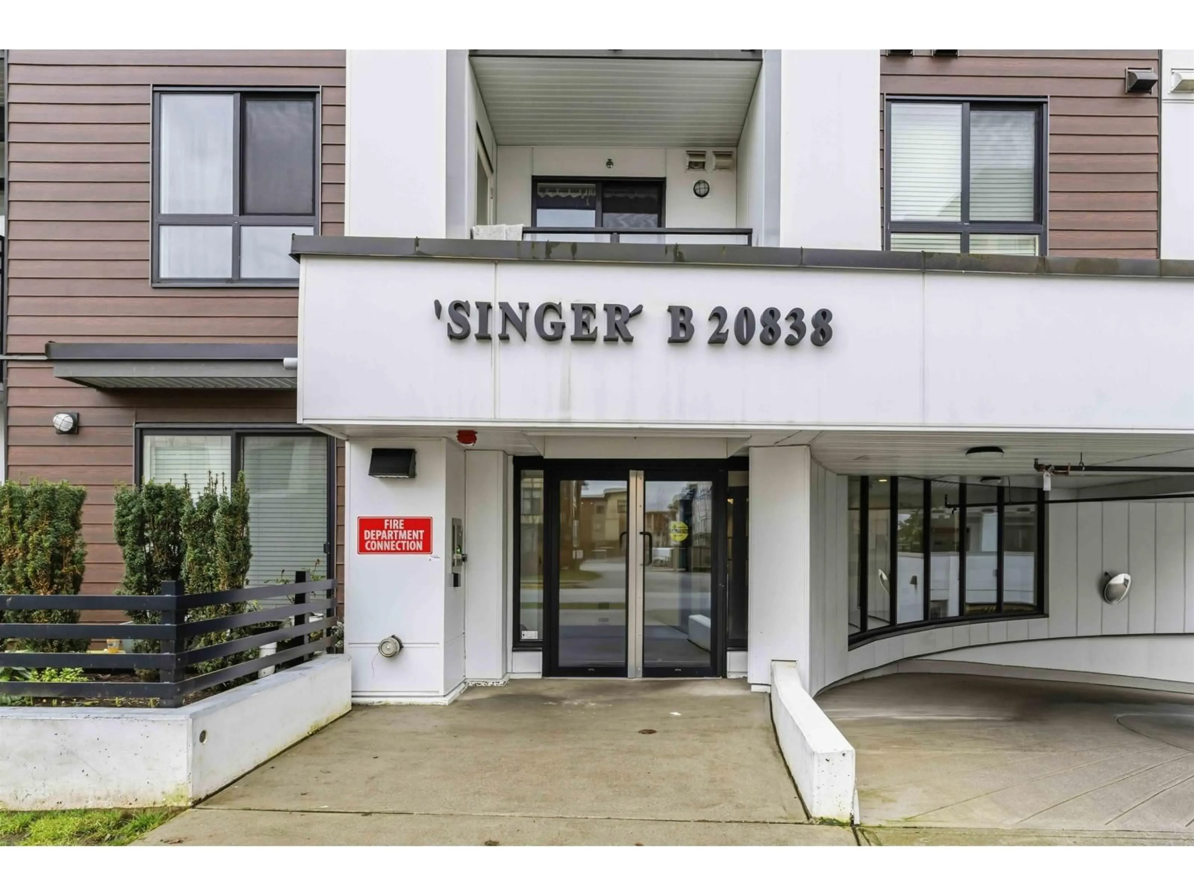 Indoor foyer for B207 - 20838 78B AVENUE, Langley British Columbia V2Y3M2