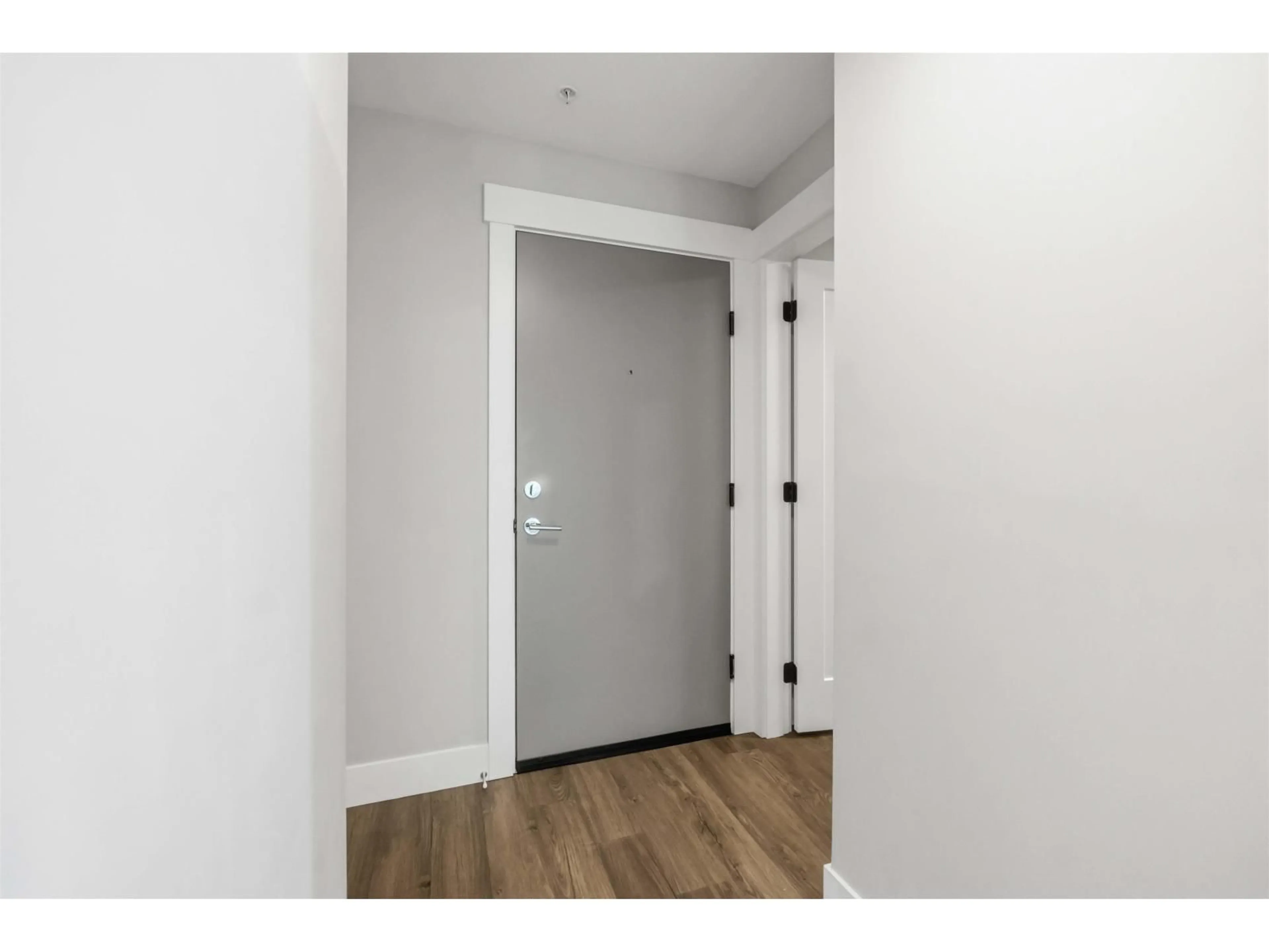 Indoor entryway for B207 - 20838 78B AVENUE, Langley British Columbia V2Y3M2