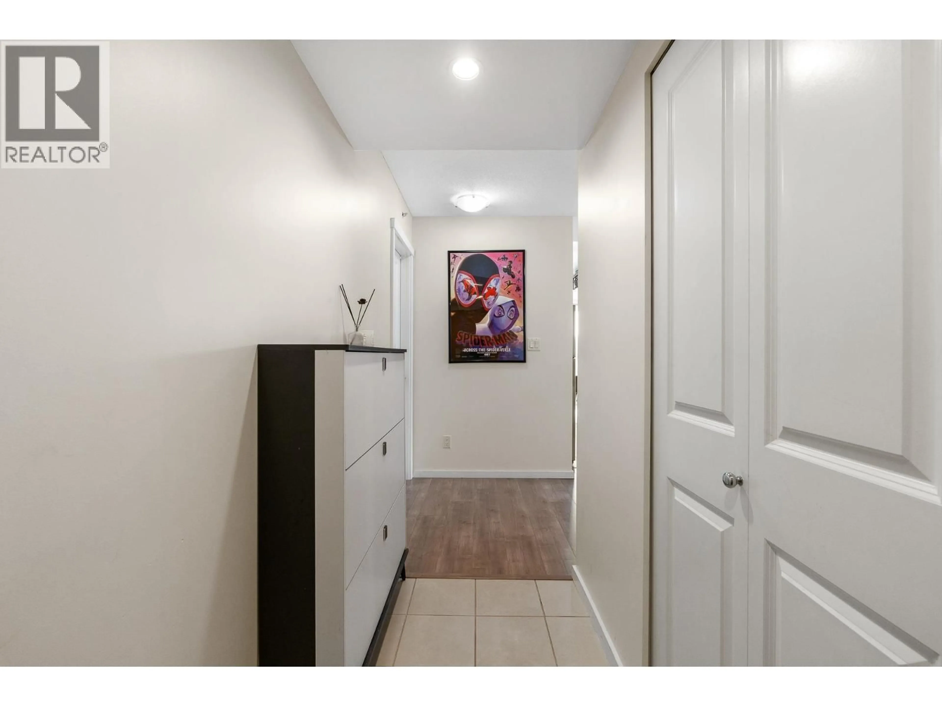 Indoor entryway for 707 - 2289 YUKON CRESCENT, Burnaby British Columbia V5C0B2