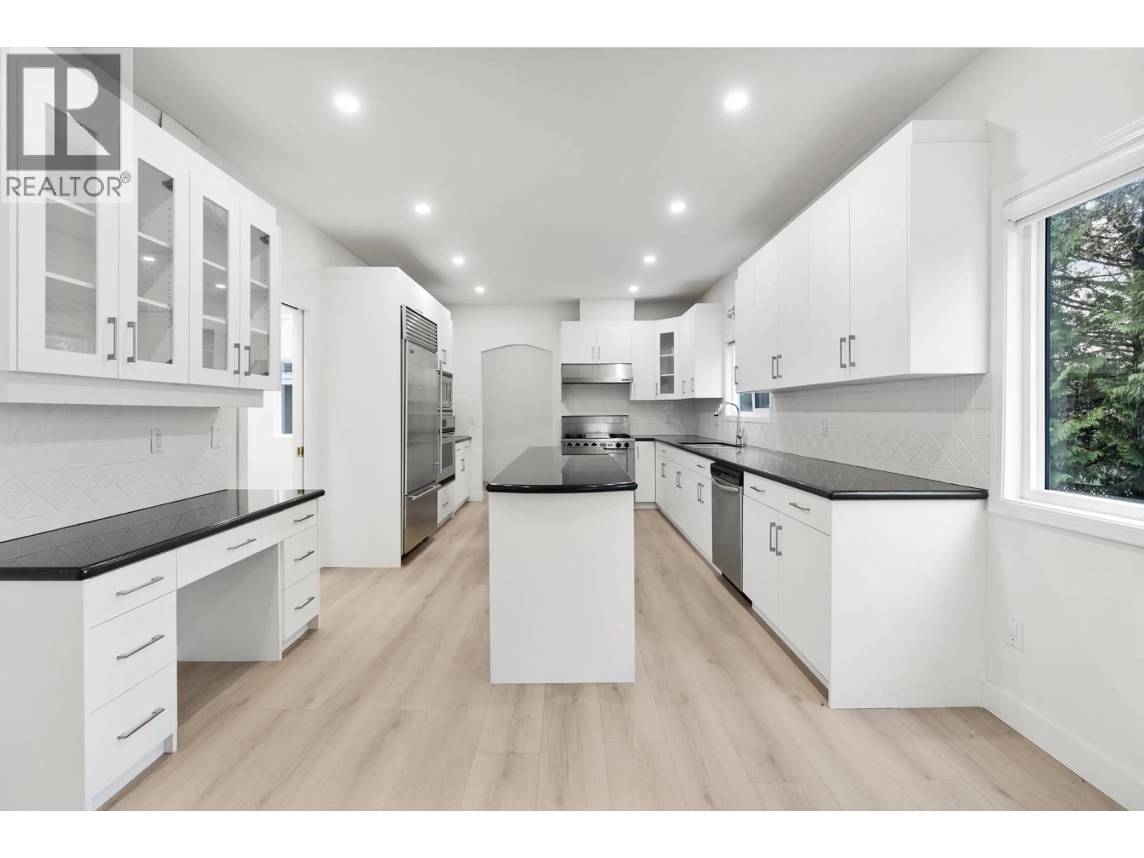 Open concept kitchen, unknown for 6998 FIELDING COURT, Burnaby British Columbia V5A1Y5