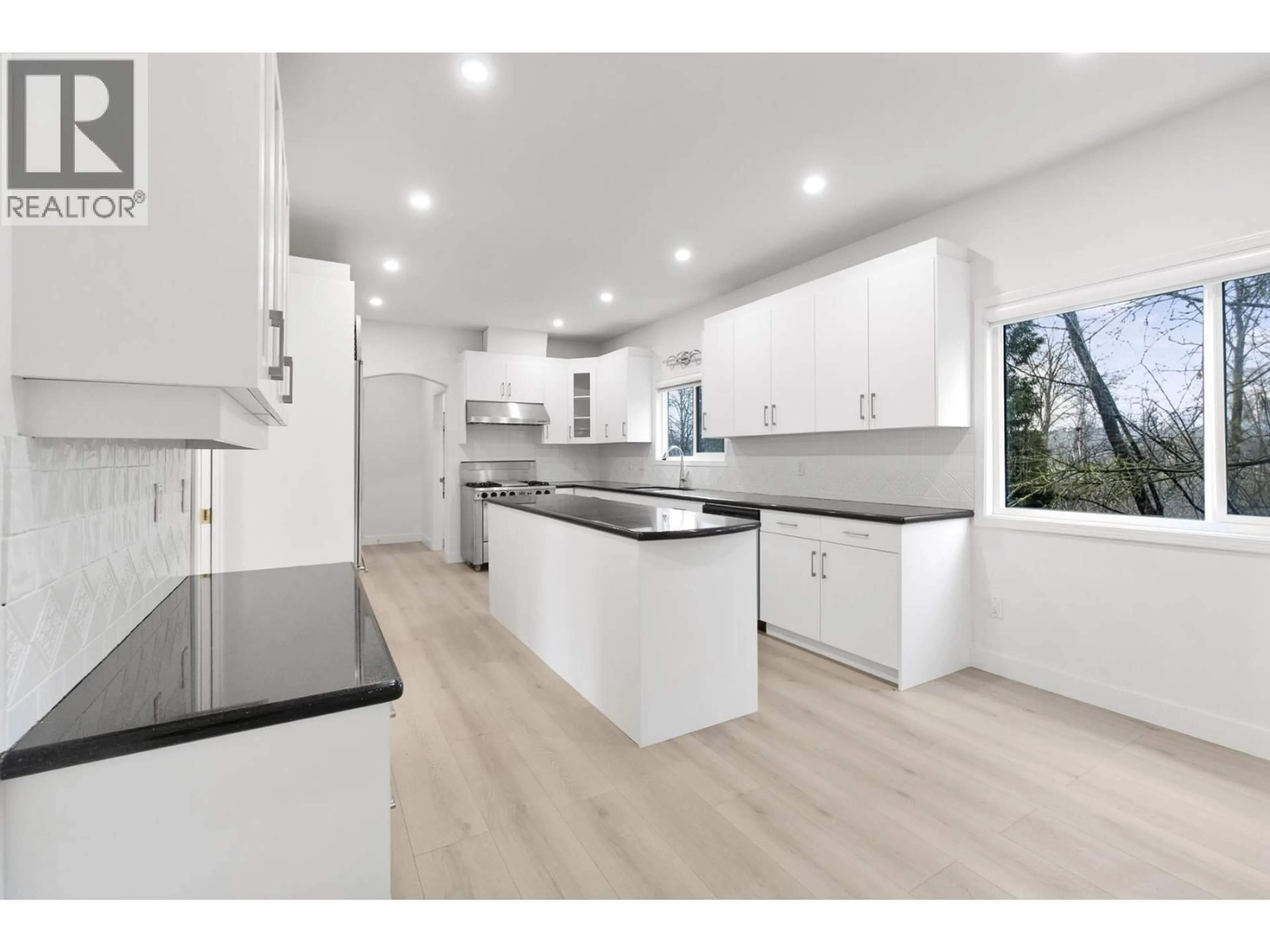 Open concept kitchen, unknown for 6998 FIELDING COURT, Burnaby British Columbia V5A1Y5