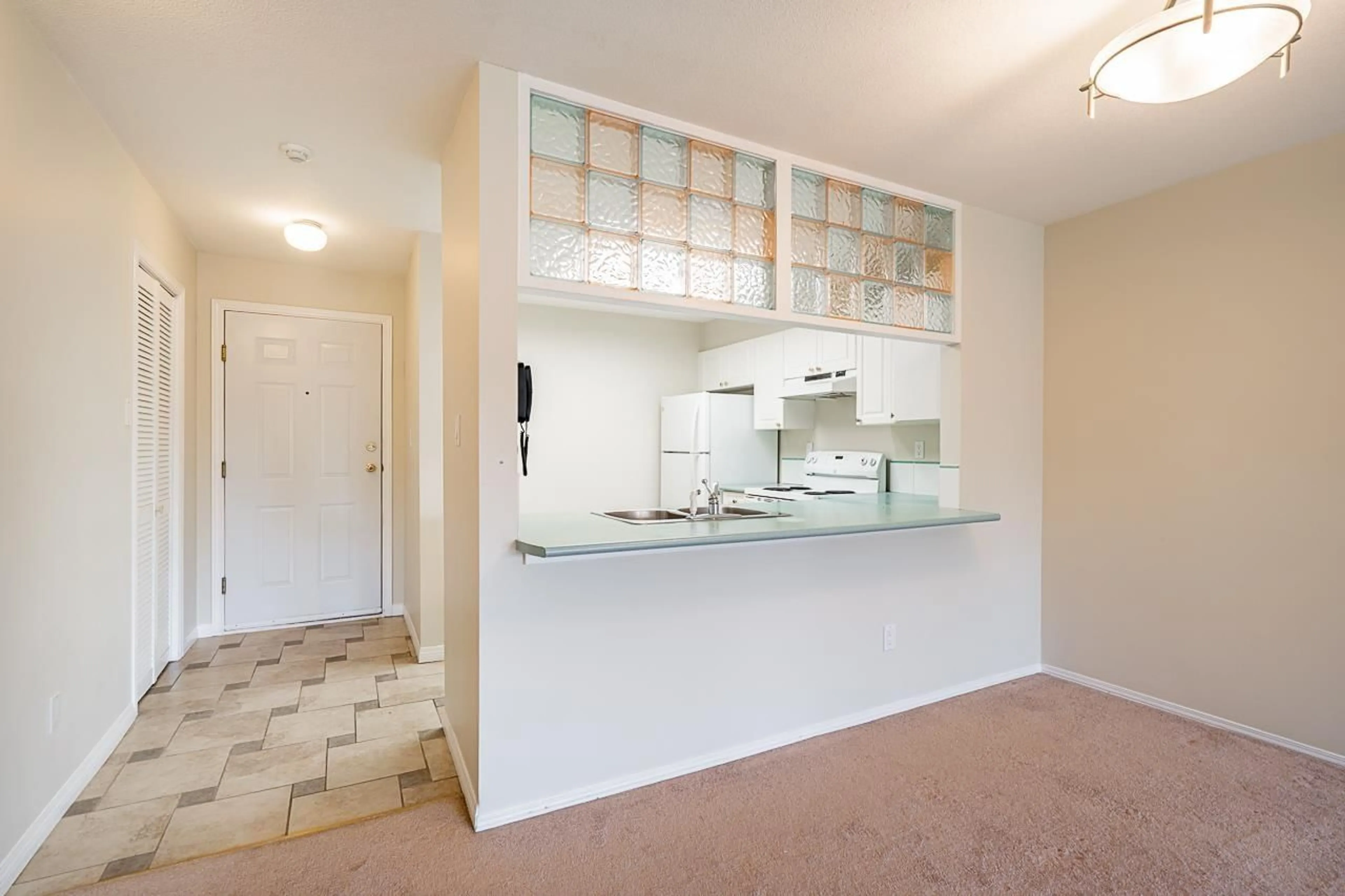 Standard kitchen, unknown for 314 - 15110 108 AVENUE, Surrey British Columbia V3R0T6