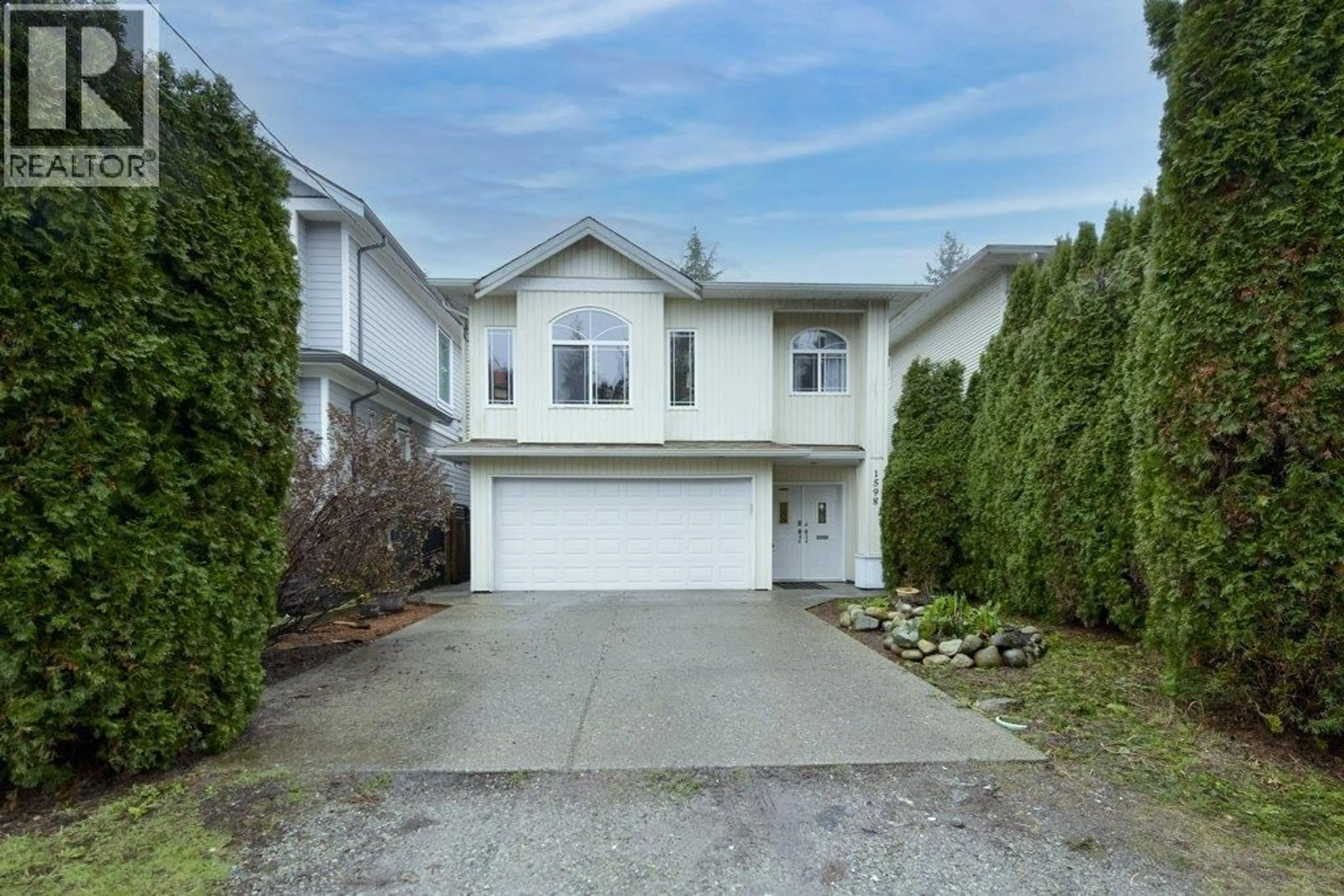 Home with vinyl exterior material, street for 1598 MANNING AVENUE, Port Coquitlam British Columbia V3B1K5