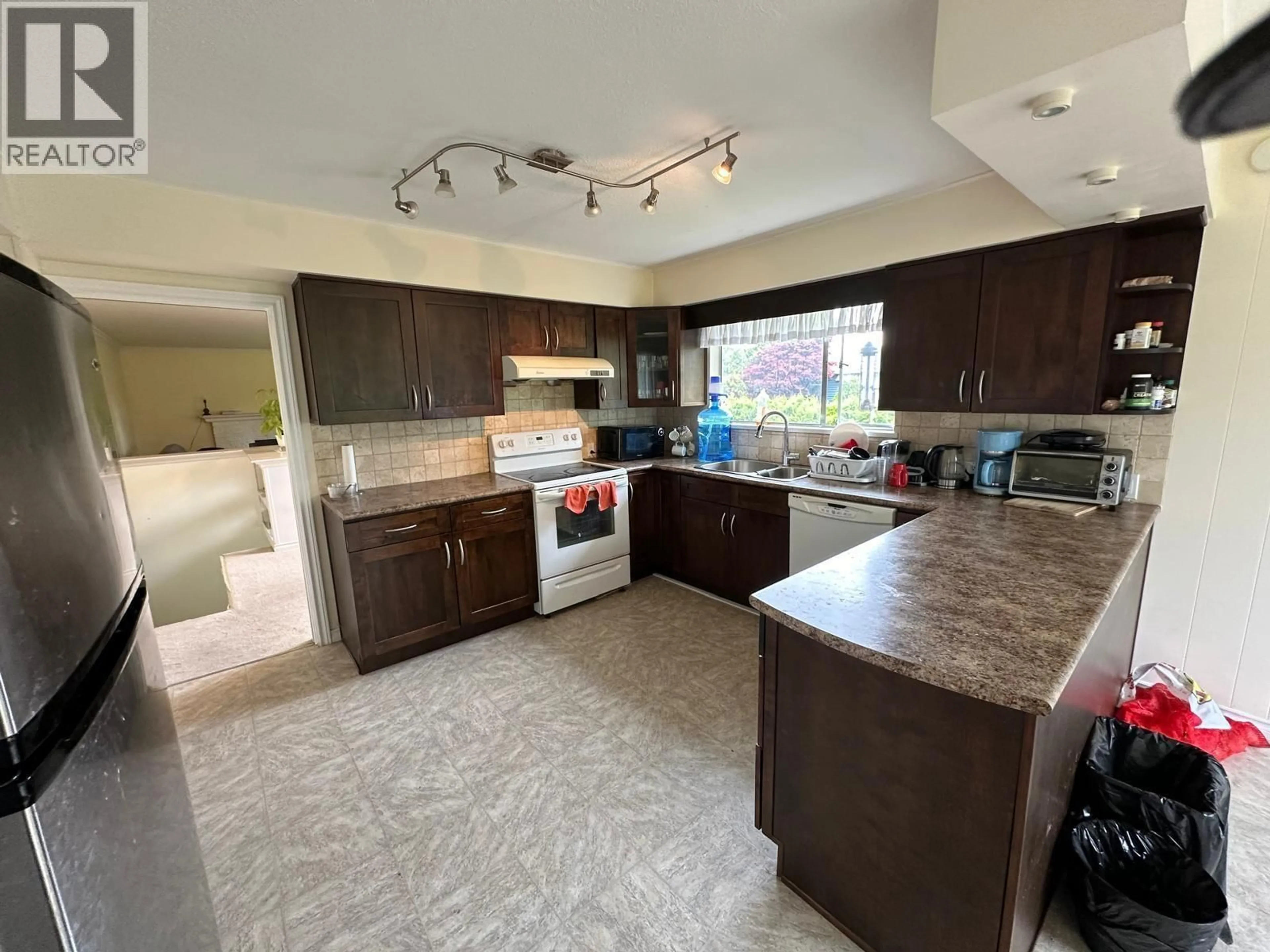 Open concept kitchen, ceramic/tile floor for 10231 AINTREE CRESCENT, Richmond British Columbia V7A3T9
