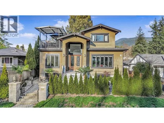 512 23RD STREET, North Vancouver 2