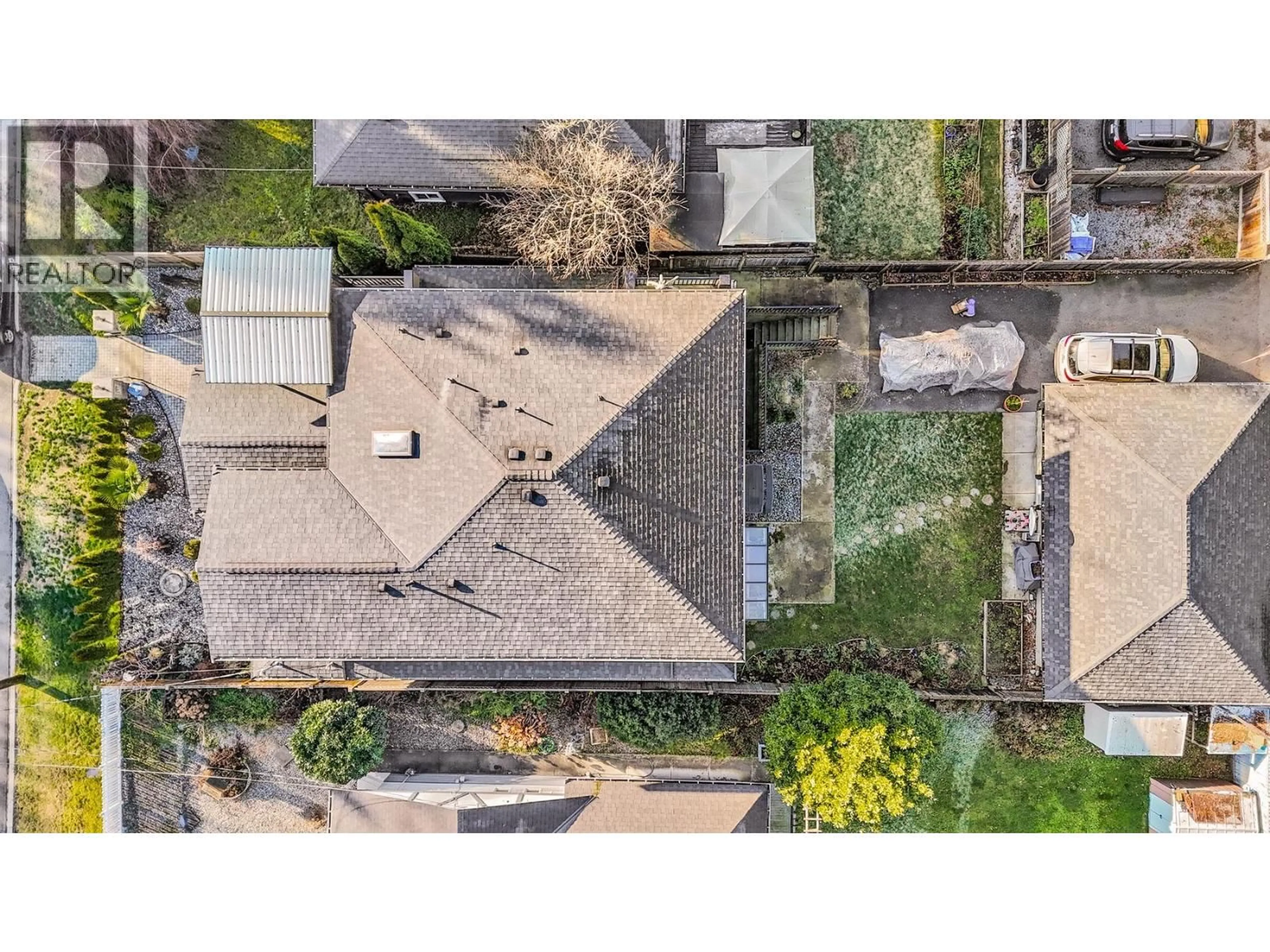 A pic from outside/outdoor area/front of a property/back of a property/a pic from drone, unknown for 512 23RD STREET, North Vancouver British Columbia V7M2B9