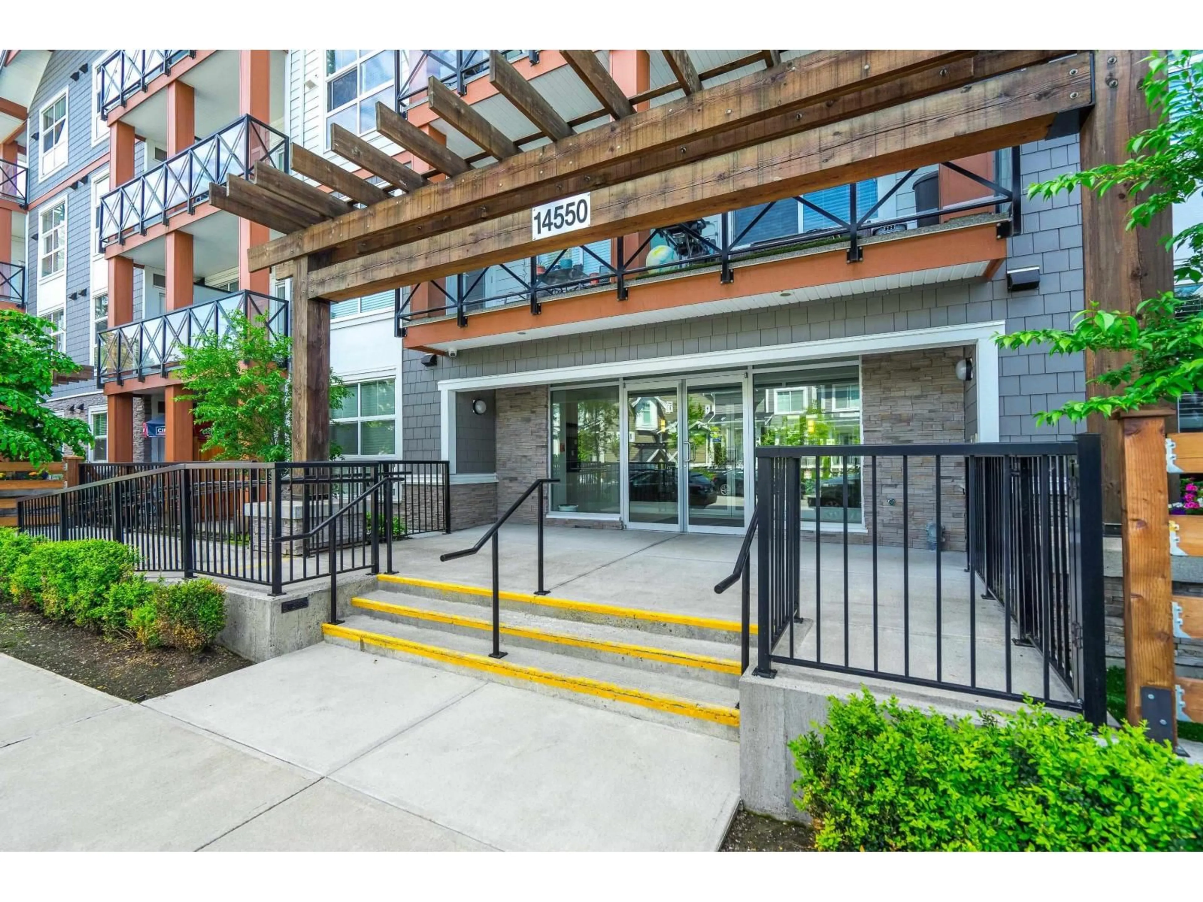 Indoor foyer for 207 - 14550 WINTER CRESCENT, Surrey British Columbia V4P0G4