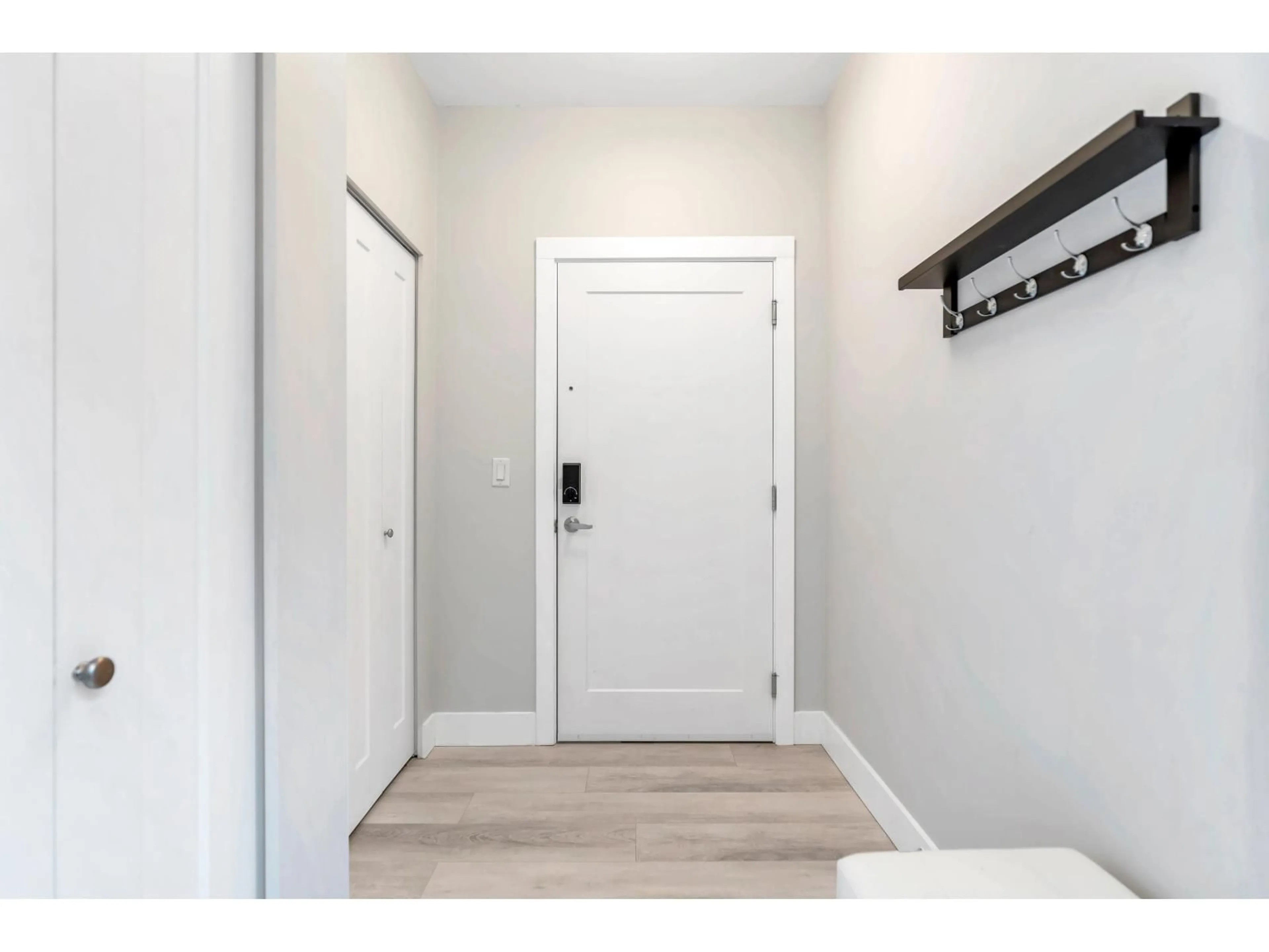 Indoor entryway for 207 - 14550 WINTER CRESCENT, Surrey British Columbia V4P0G4