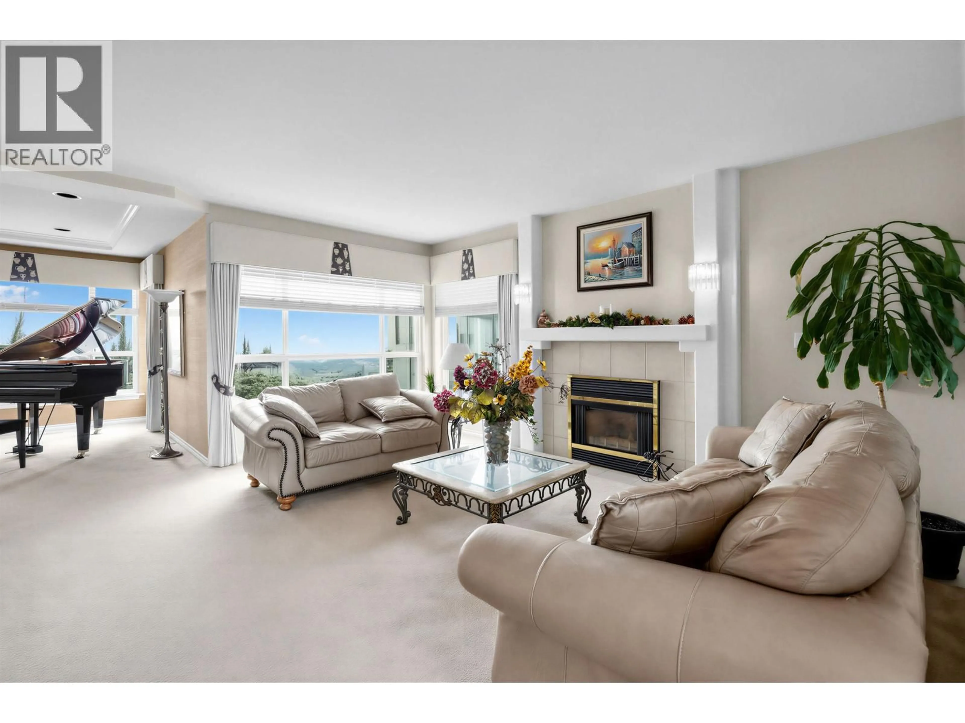 Living room with furniture, unknown for 2966 BLACKBEAR COURT, Coquitlam British Columbia V3E3A2