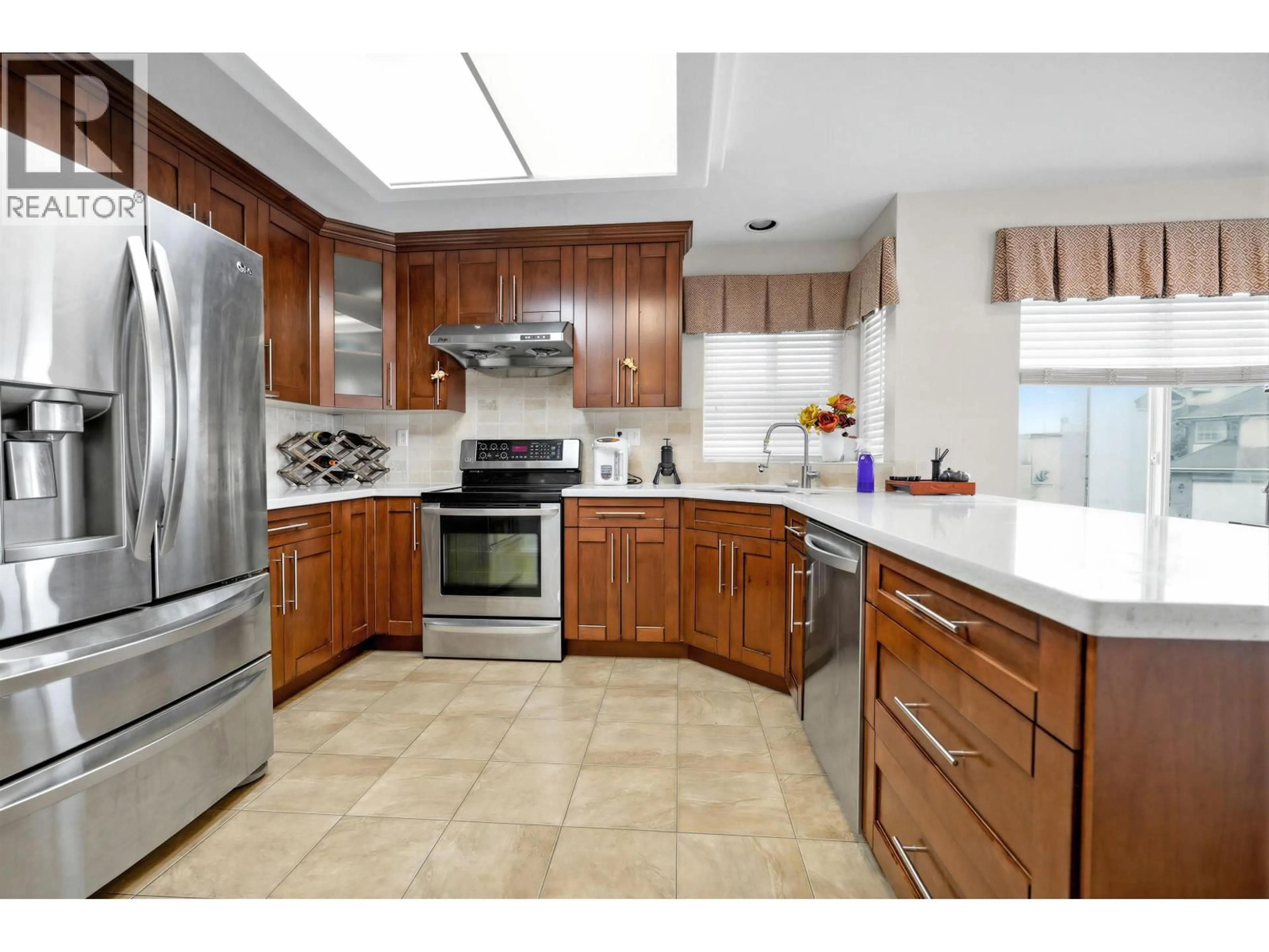 Open concept kitchen, ceramic/tile floor for 2966 BLACKBEAR COURT, Coquitlam British Columbia V3E3A2