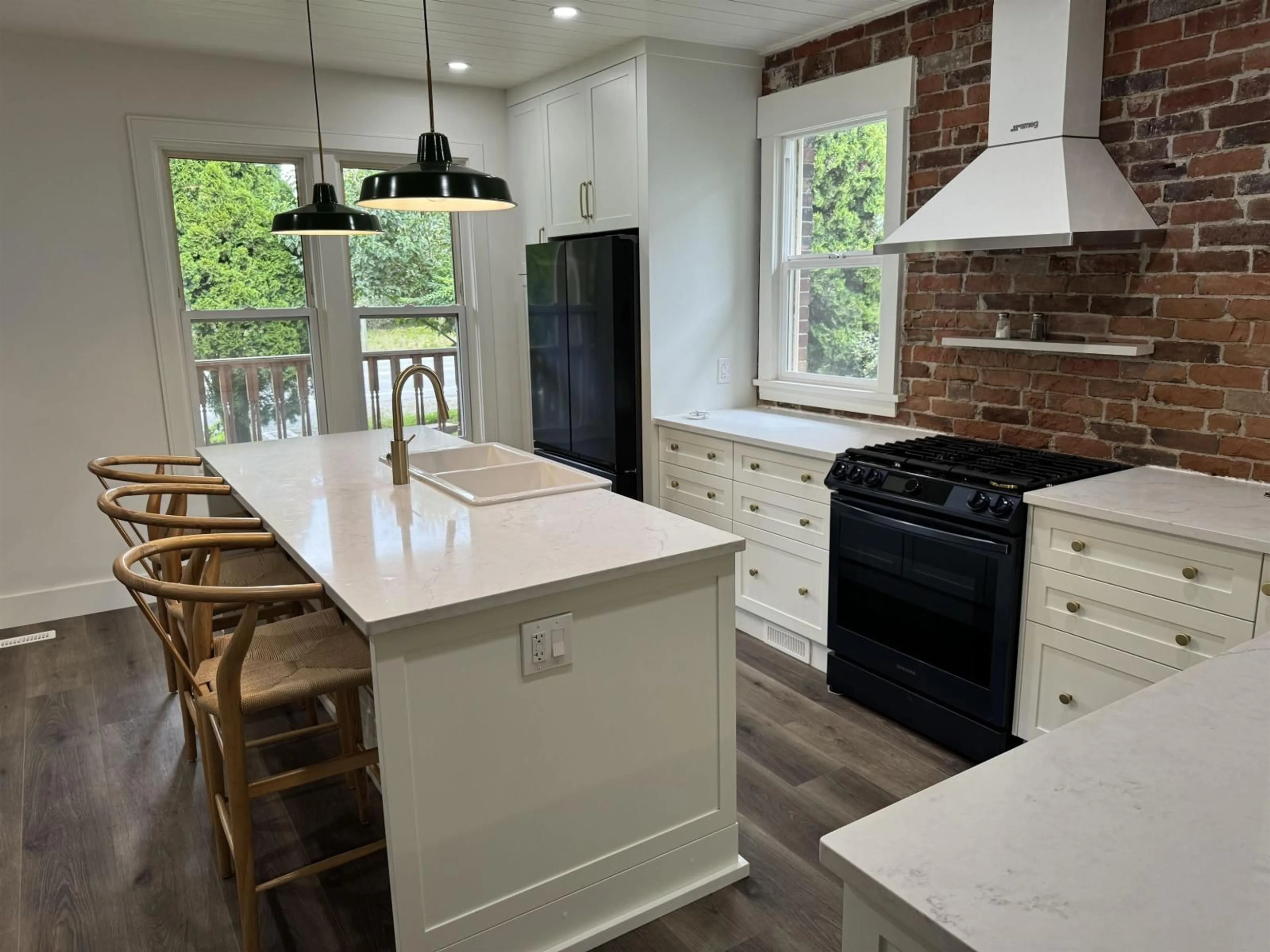 Open concept kitchen, ceramic/tile floor for 34758 CLAYBURN ROAD, Abbotsford British Columbia V2S7Y9