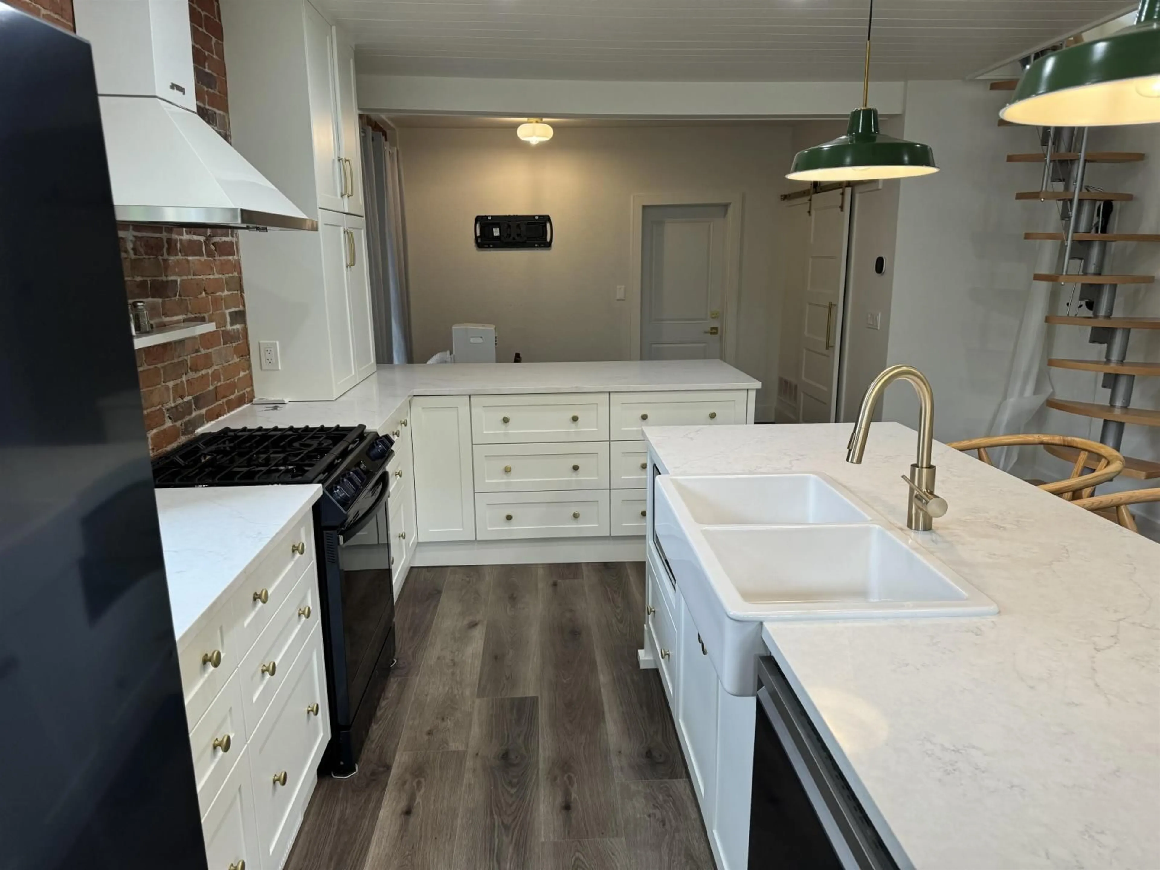 Open concept kitchen, ceramic/tile floor for 34758 CLAYBURN ROAD, Abbotsford British Columbia V2S7Y9