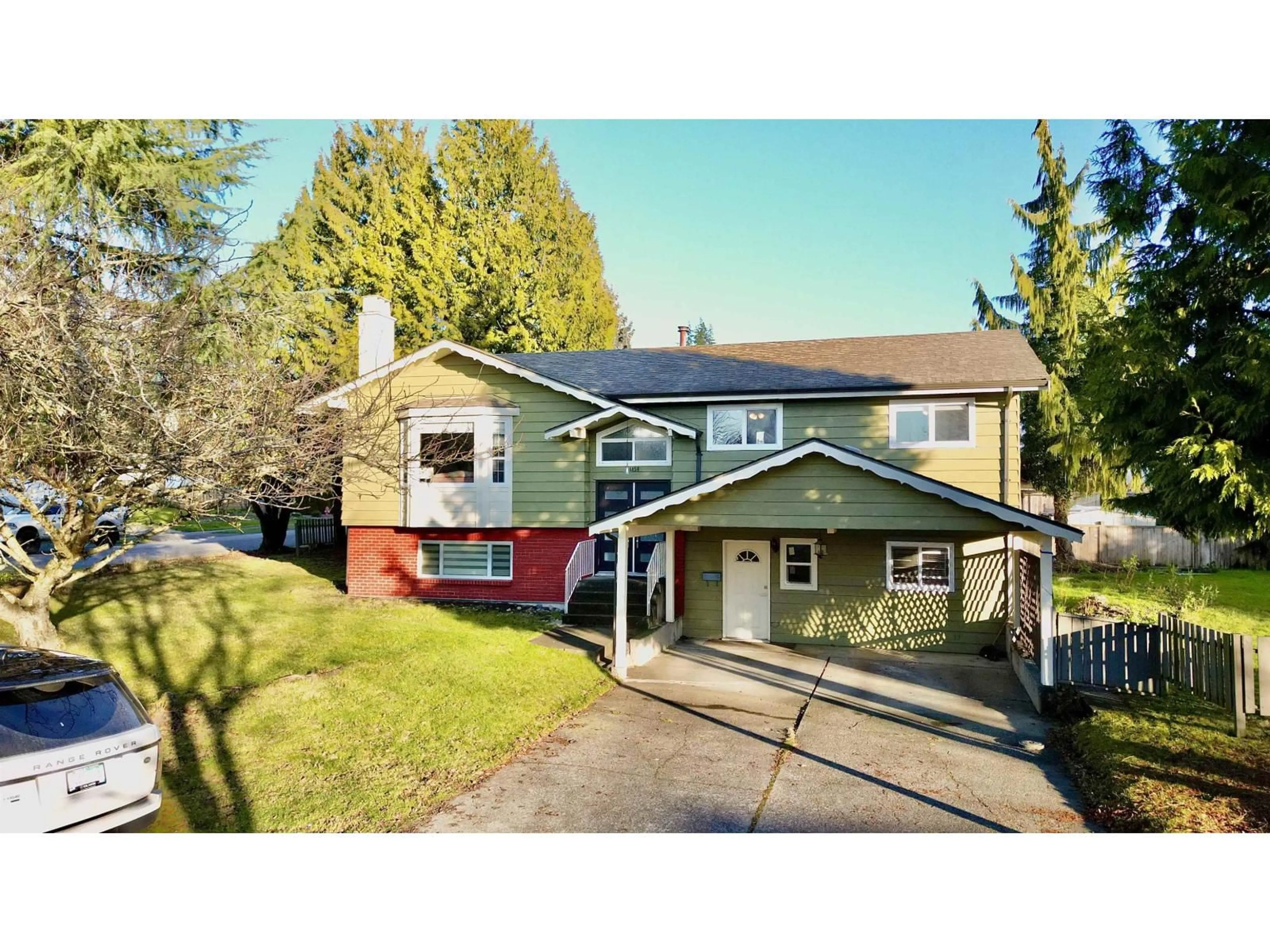 A pic from outside/outdoor area/front of a property/back of a property/a pic from drone, street for 14458 CHARTWELL DRIVE, Surrey British Columbia V3S5E4