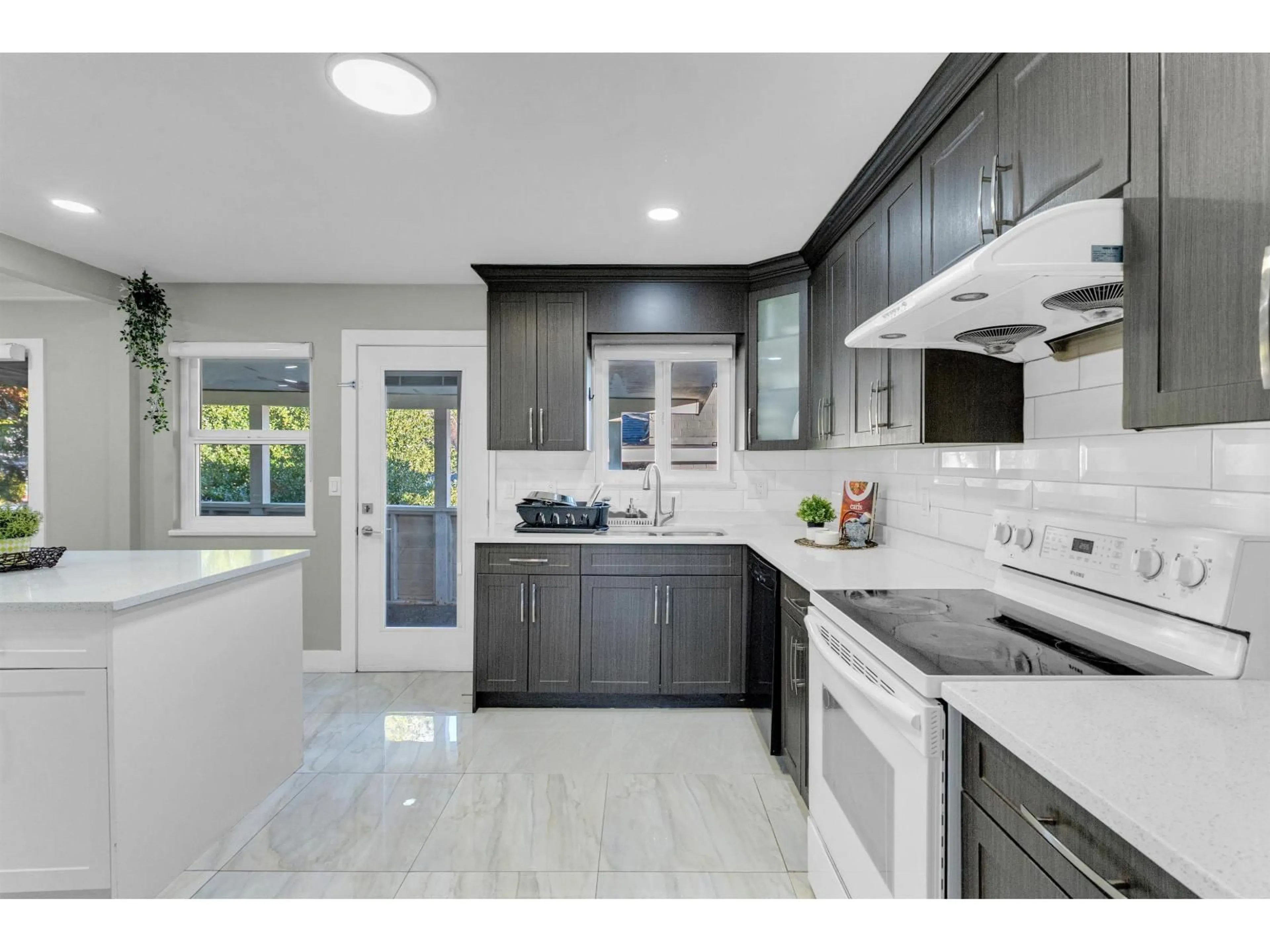 Contemporary kitchen, ceramic/tile floor for 14458 CHARTWELL DRIVE, Surrey British Columbia V3S5E4