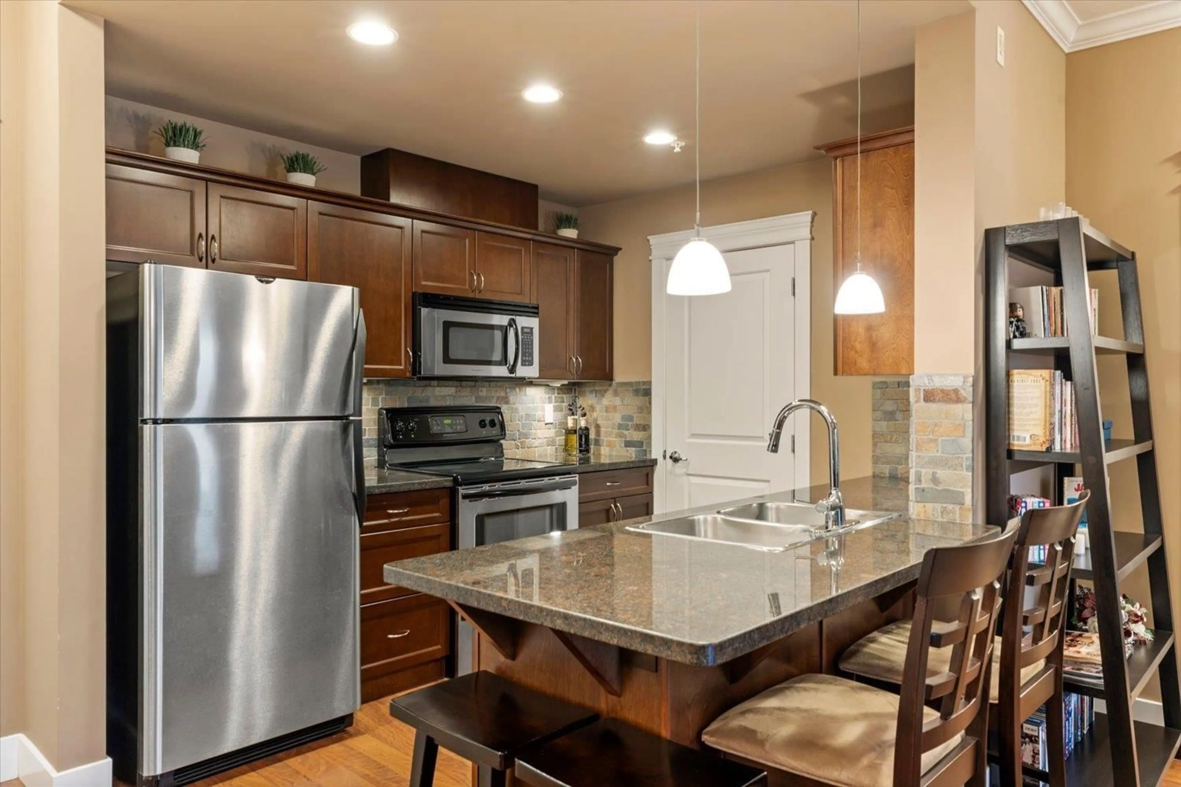 Open concept kitchen, unknown for 202 - 33338 MAYFAIR AVENUE, Abbotsford British Columbia V2S0A4