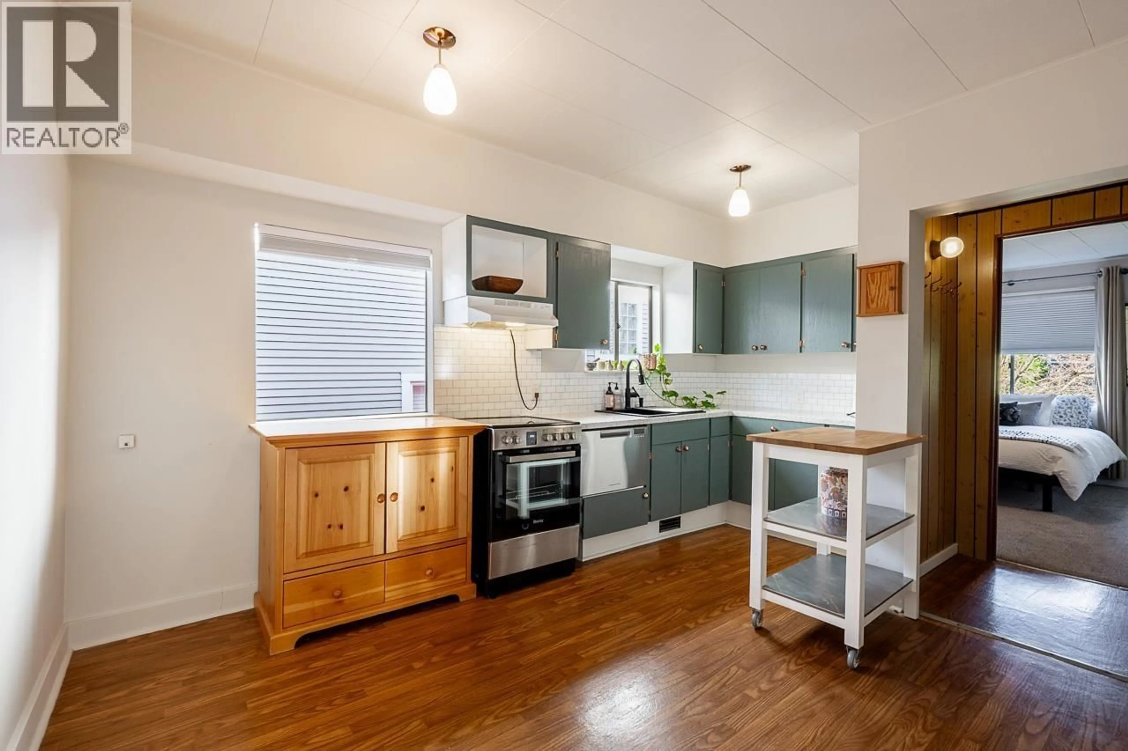 Standard kitchen, wood/laminate floor for 3446 CHURCH STREET, North Vancouver British Columbia V7K2L4