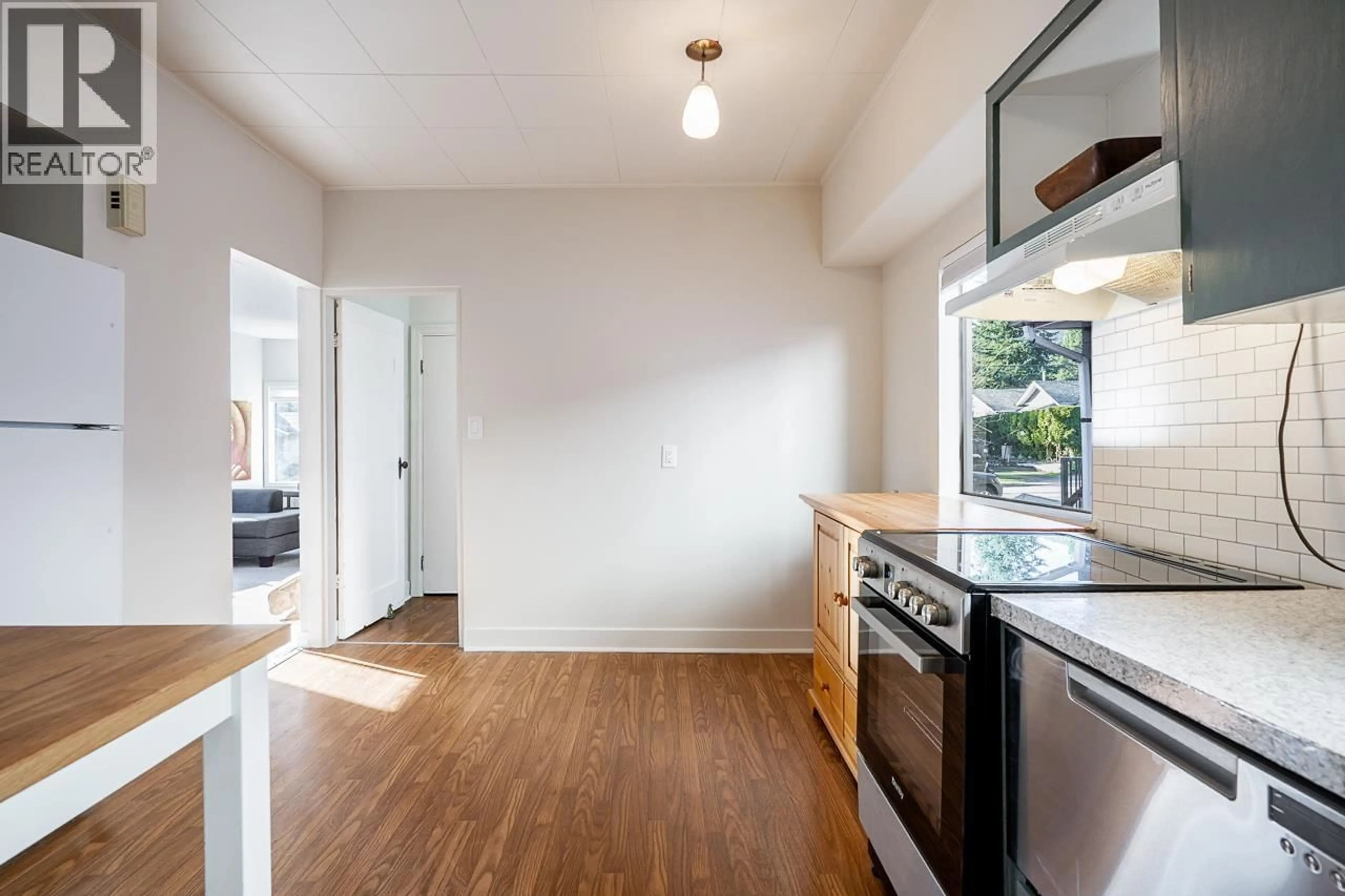 Standard kitchen, wood/laminate floor for 3446 CHURCH STREET, North Vancouver British Columbia V7K2L4