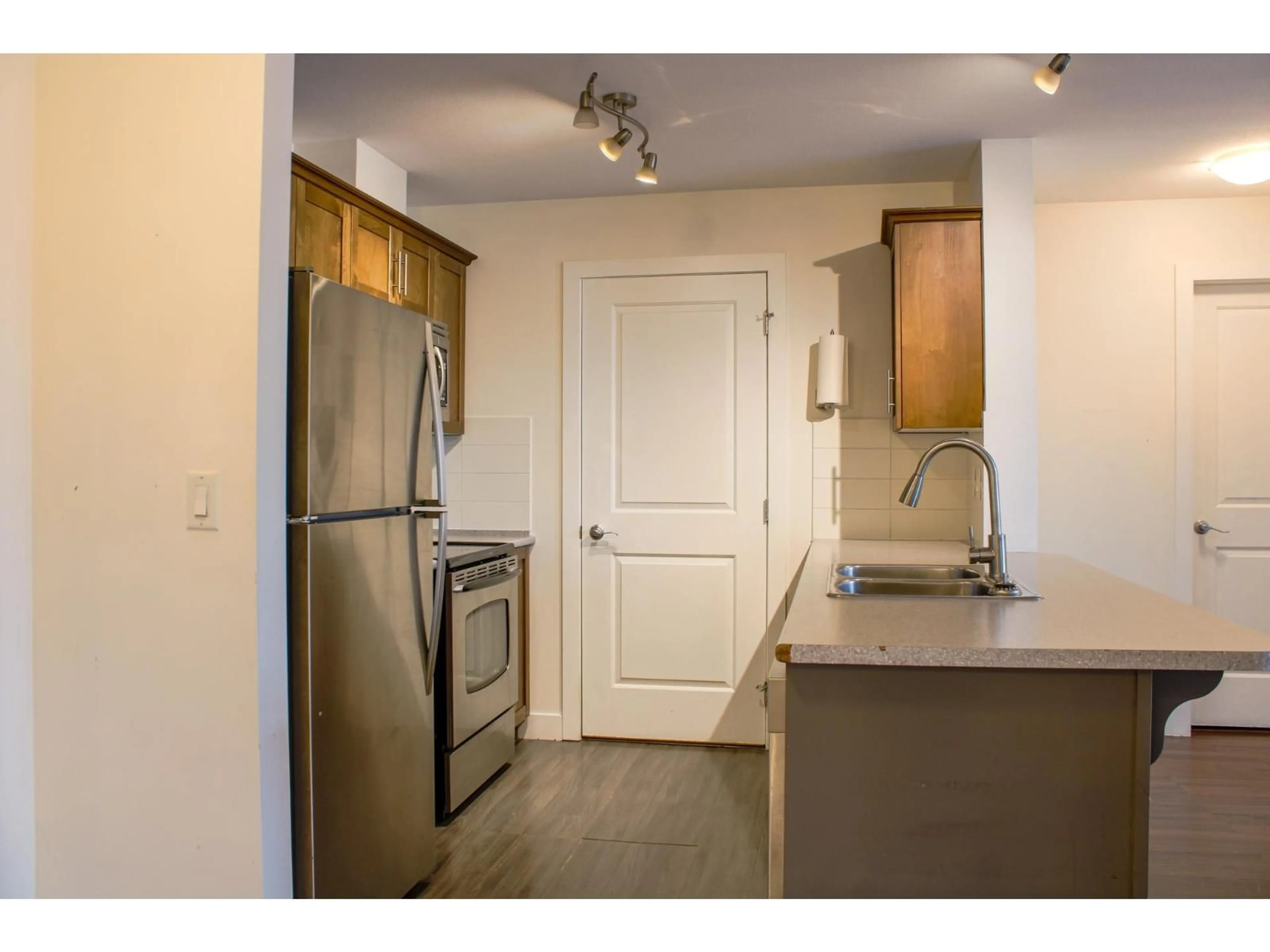 Standard kitchen, unknown for 412 - 46150 BOLE AVENUE, Chilliwack British Columbia V2P0B7