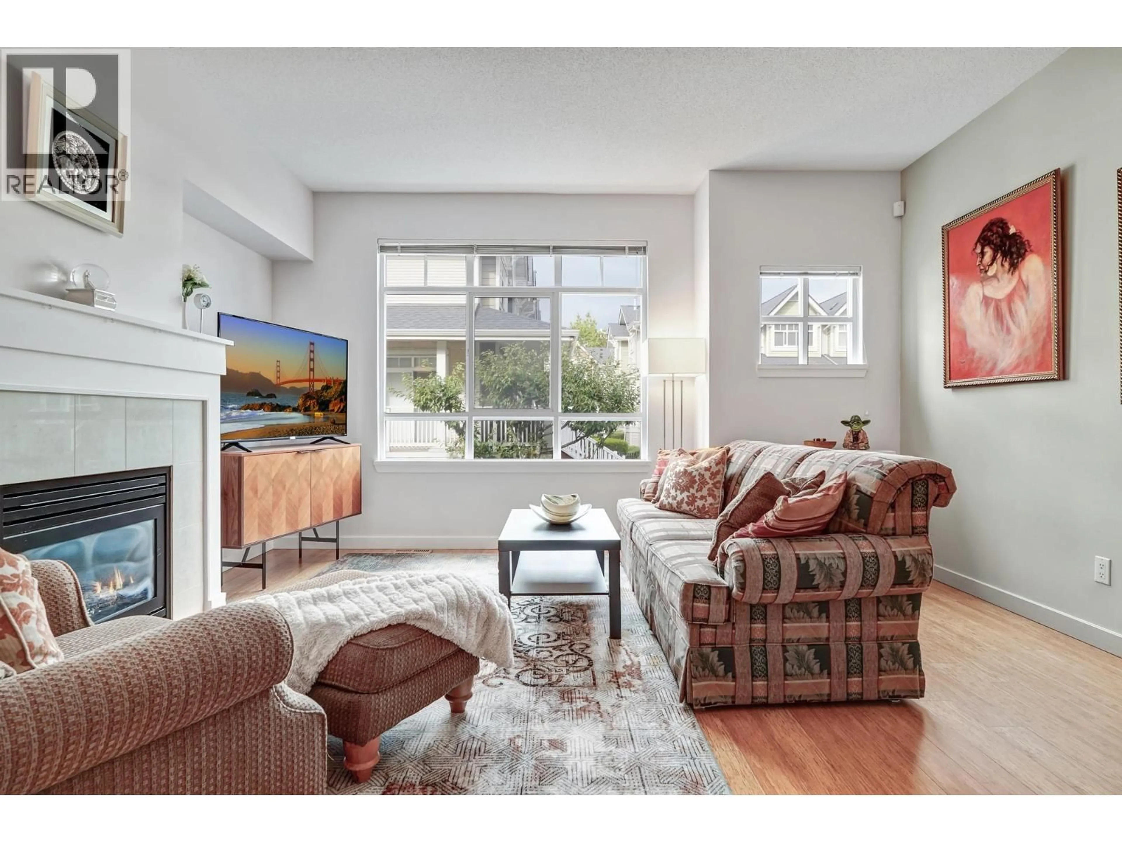 Living room with furniture, unknown for 3264 CLERMONT MEWS, Vancouver British Columbia V5S4X3