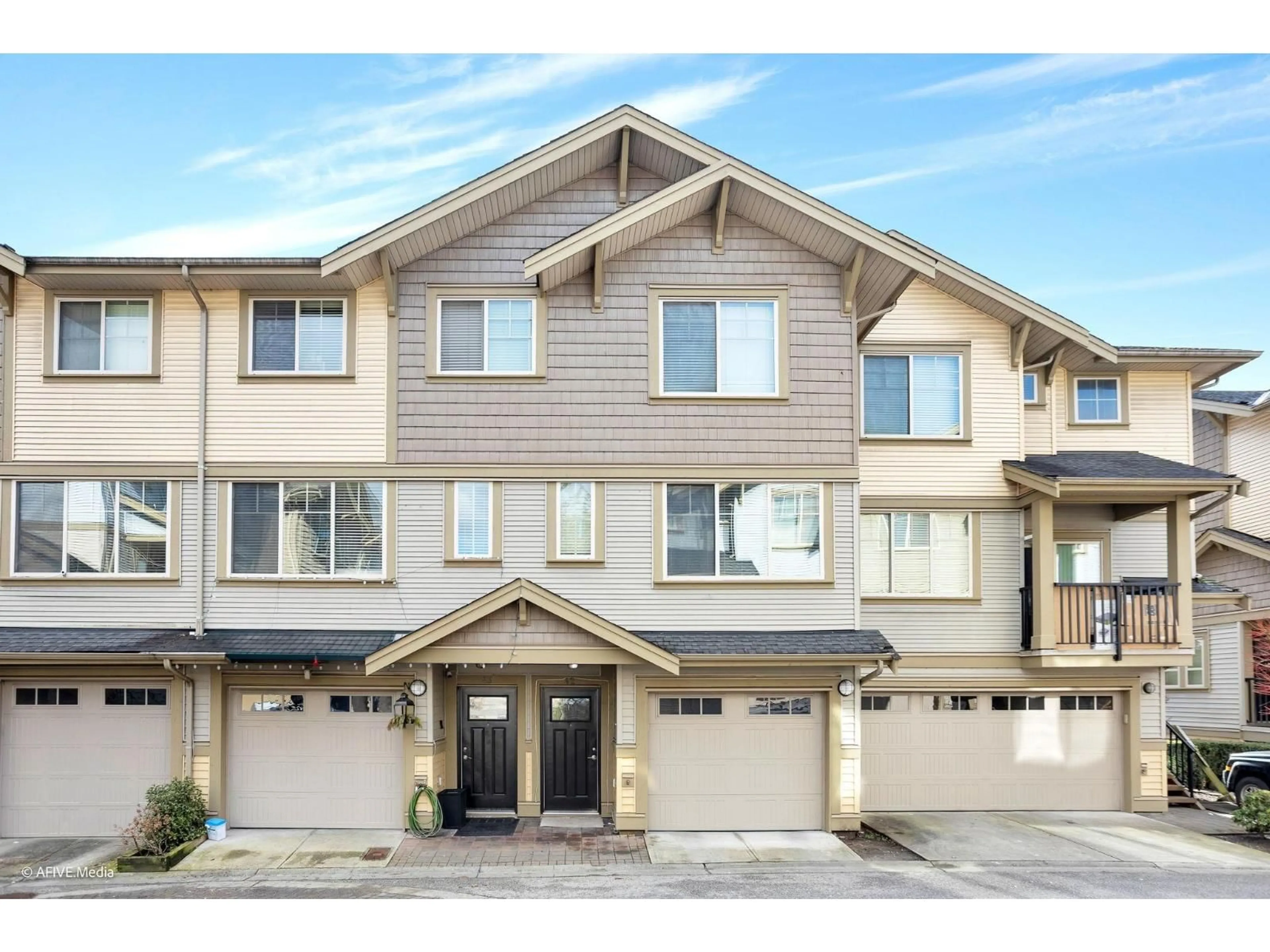 Home with vinyl exterior material, street for 42 - 9533 130A STREET, Surrey British Columbia V3V0B8