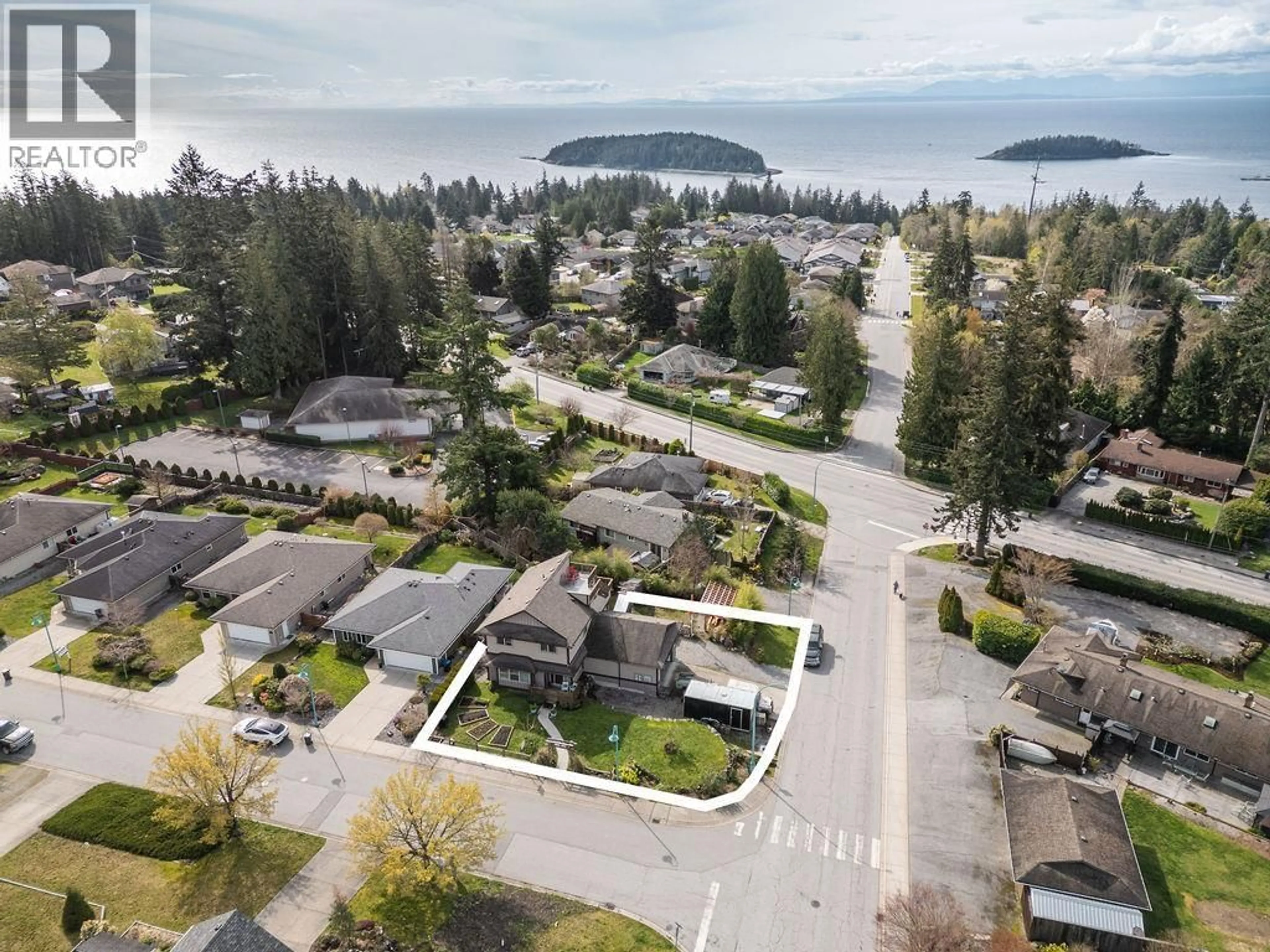 A pic from outside/outdoor area/front of a property/back of a property/a pic from drone, water/lake/river/ocean view for 6391 ORACLE ROAD, Sechelt British Columbia V7Z0R8