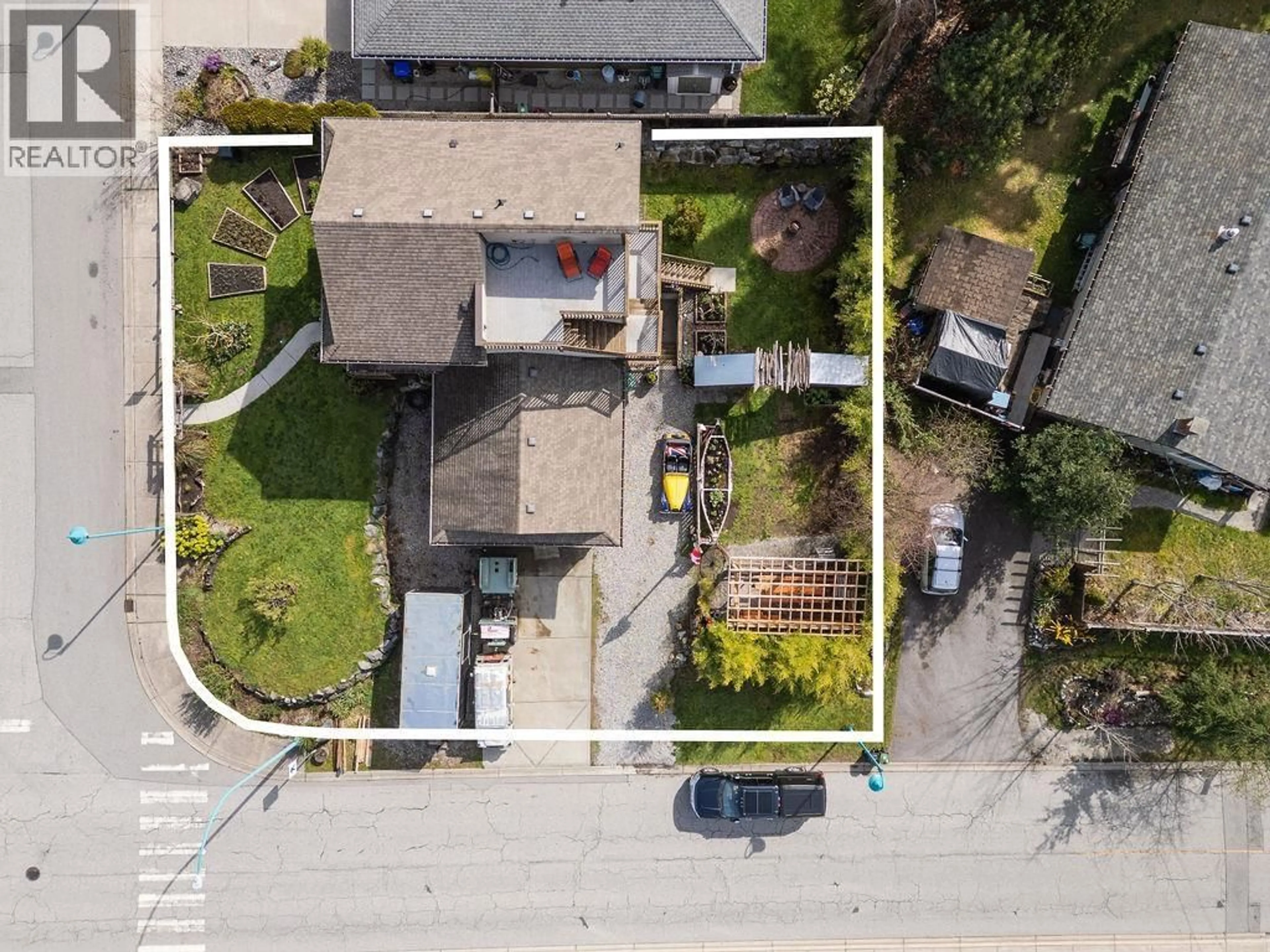 A pic from outside/outdoor area/front of a property/back of a property/a pic from drone, street for 6391 ORACLE ROAD, Sechelt British Columbia V7Z0R8