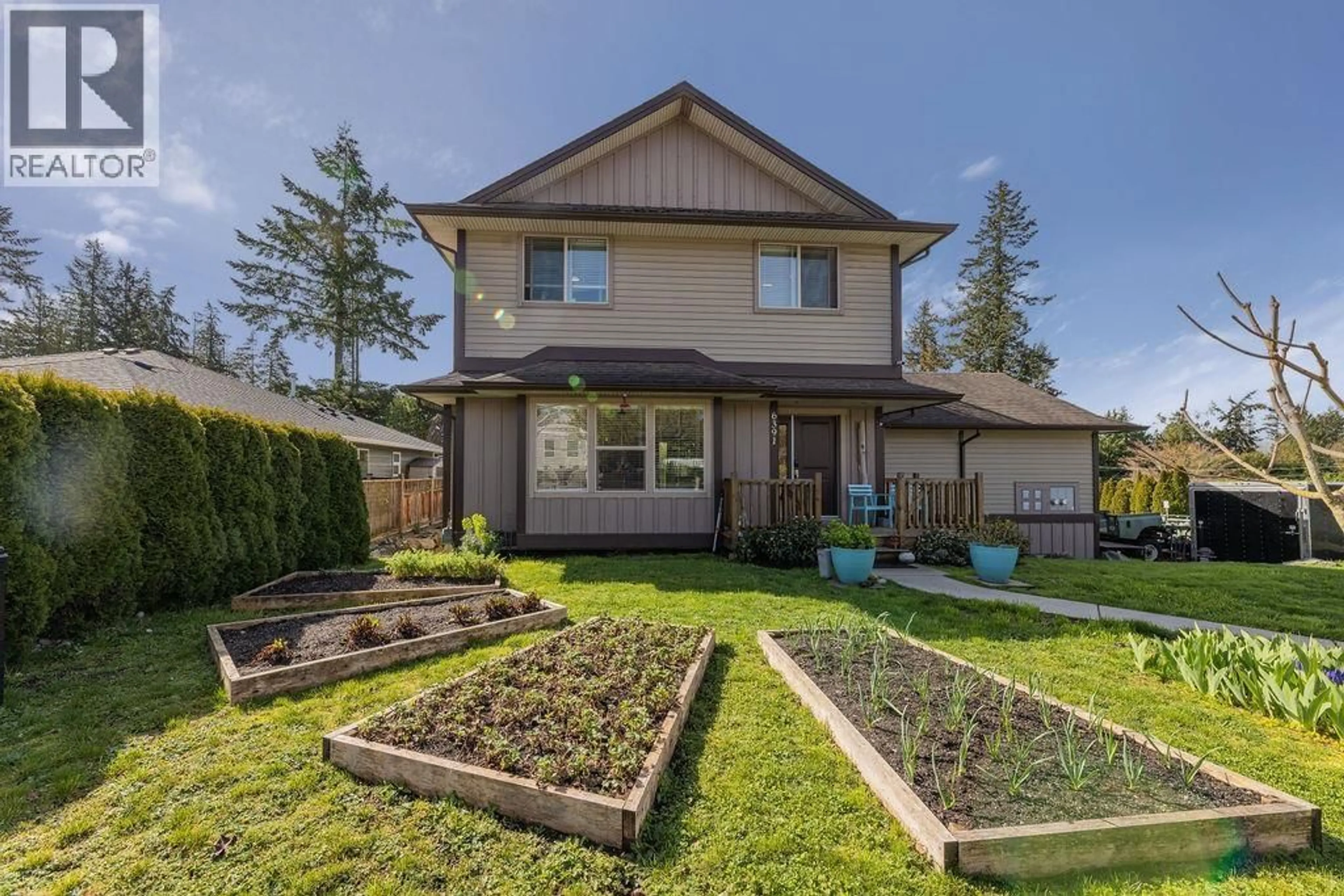 A pic from outside/outdoor area/front of a property/back of a property/a pic from drone, street for 6391 ORACLE ROAD, Sechelt British Columbia V7Z0R8