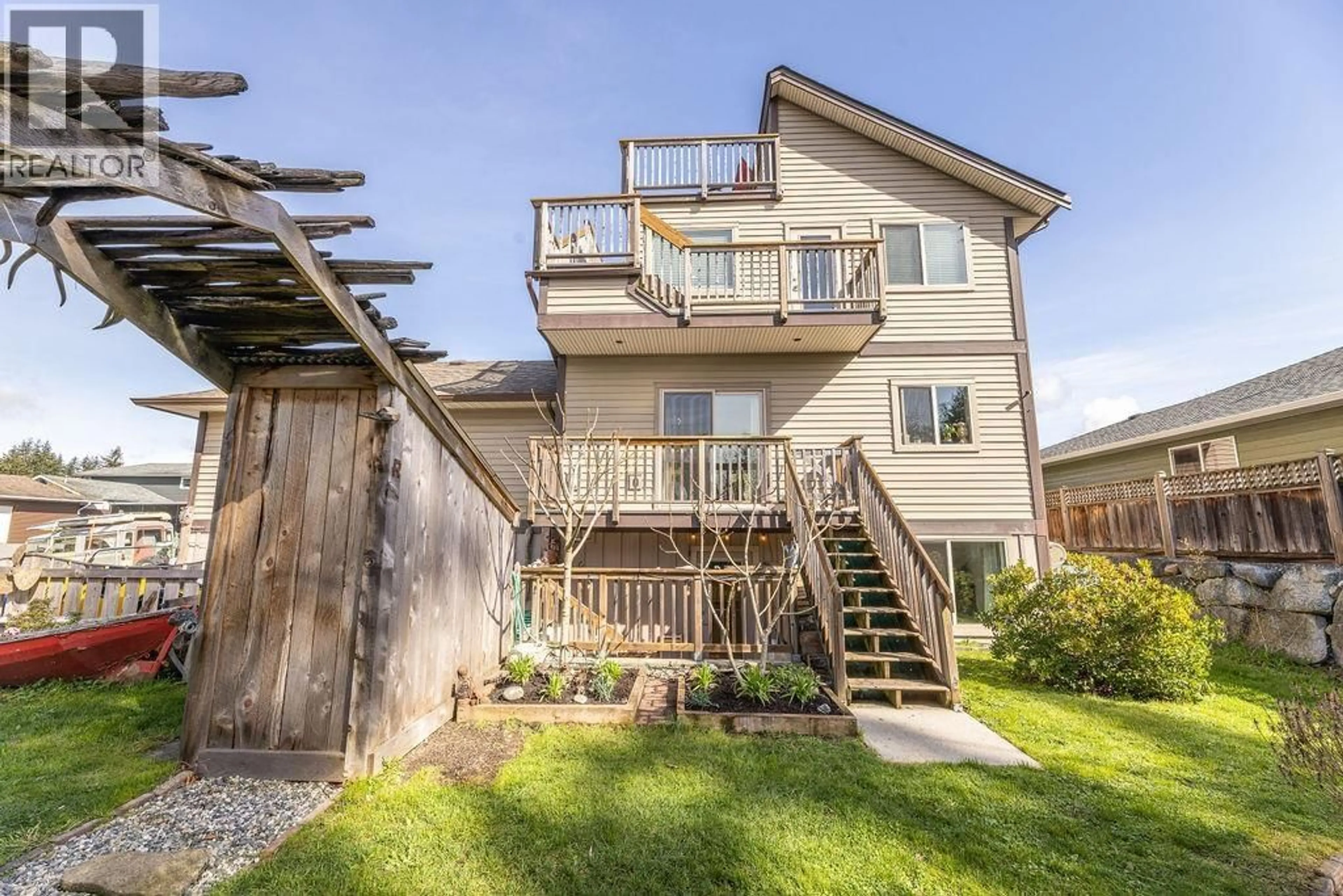 Patio, unknown for 6391 ORACLE ROAD, Sechelt British Columbia V7Z0R8