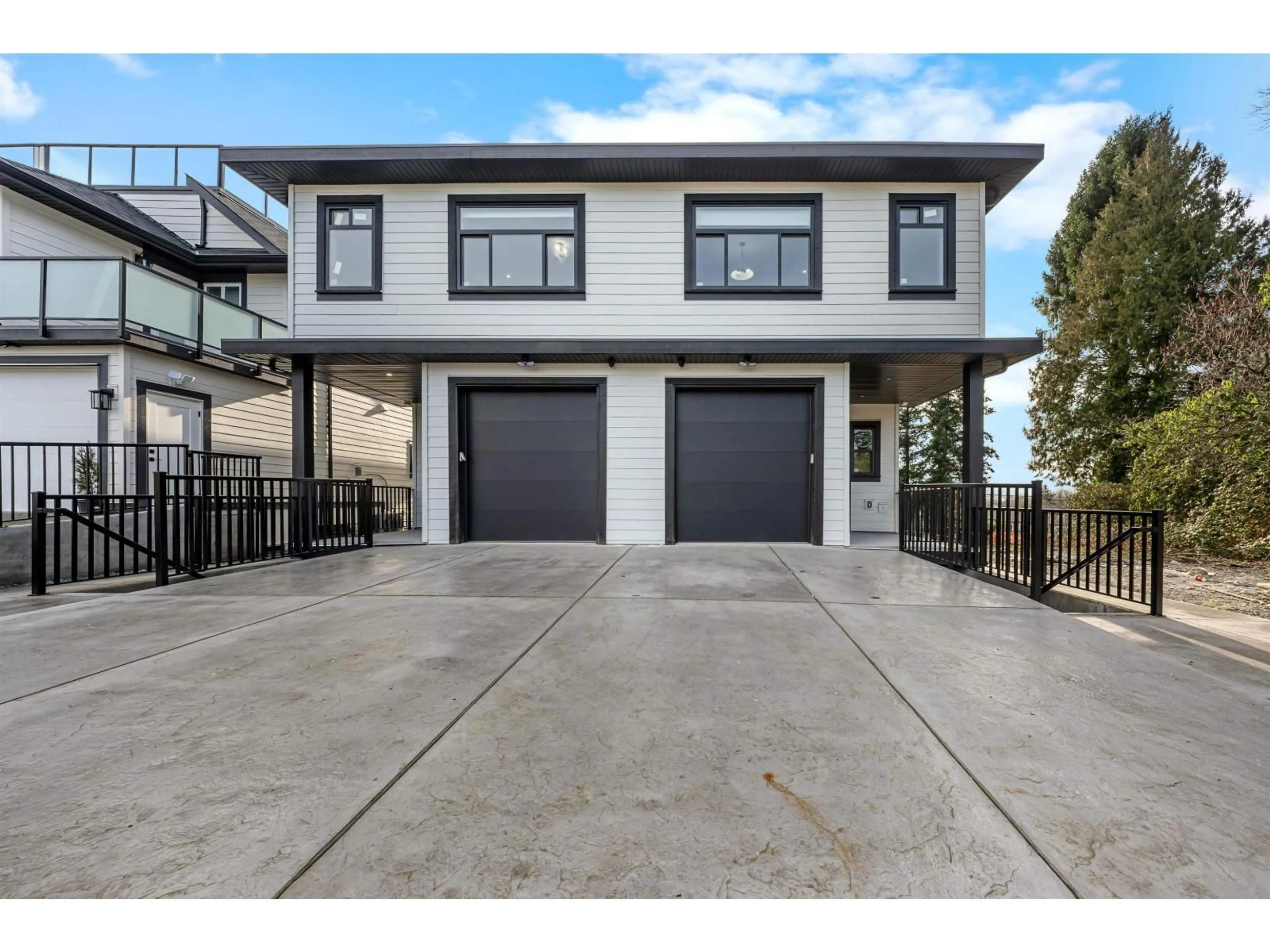 Indoor garage for 16471 20 AVENUE, Surrey British Columbia V3Z9M9