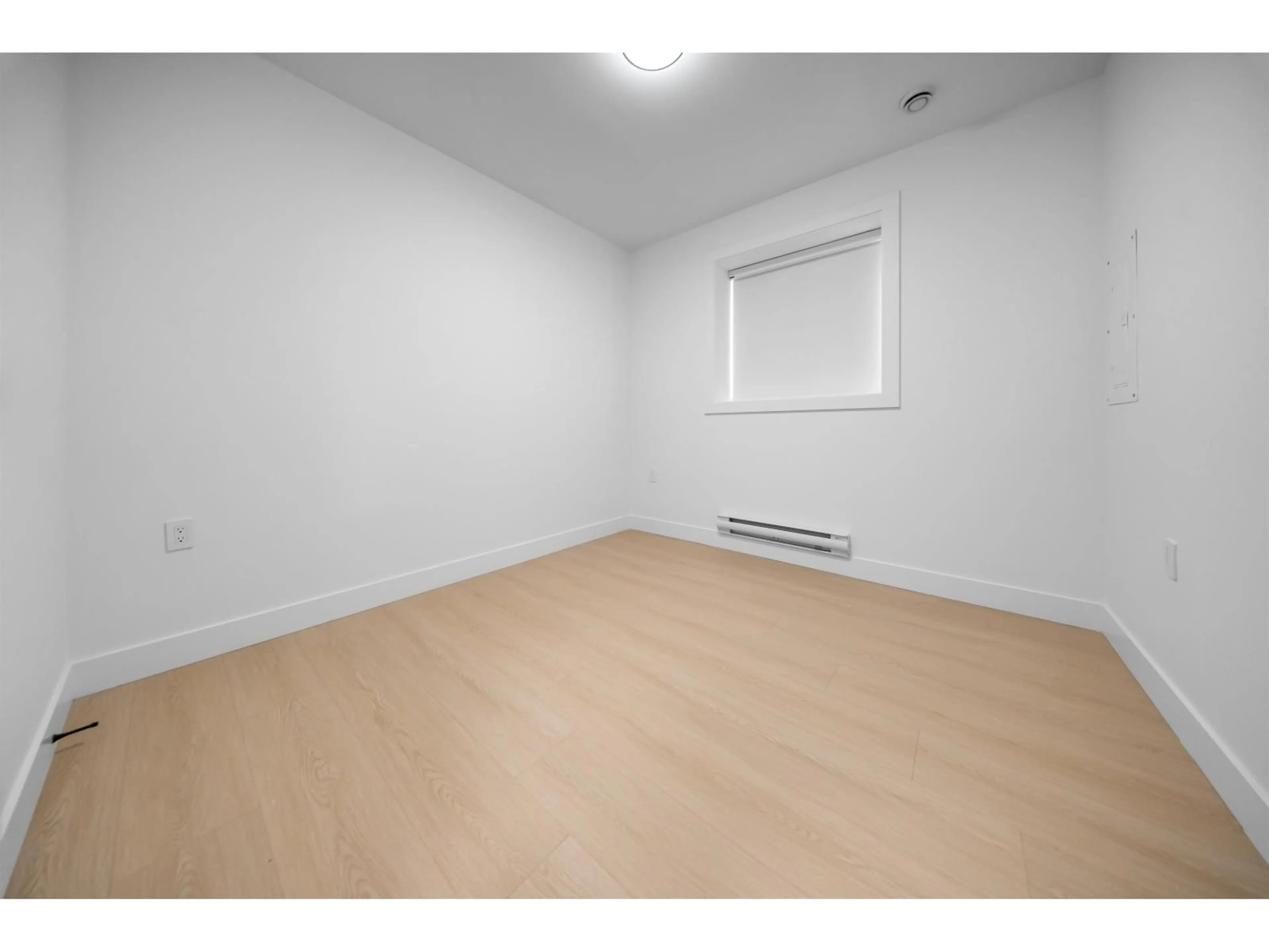 A pic of a room for 16471 20 AVENUE, Surrey British Columbia V3Z9M9