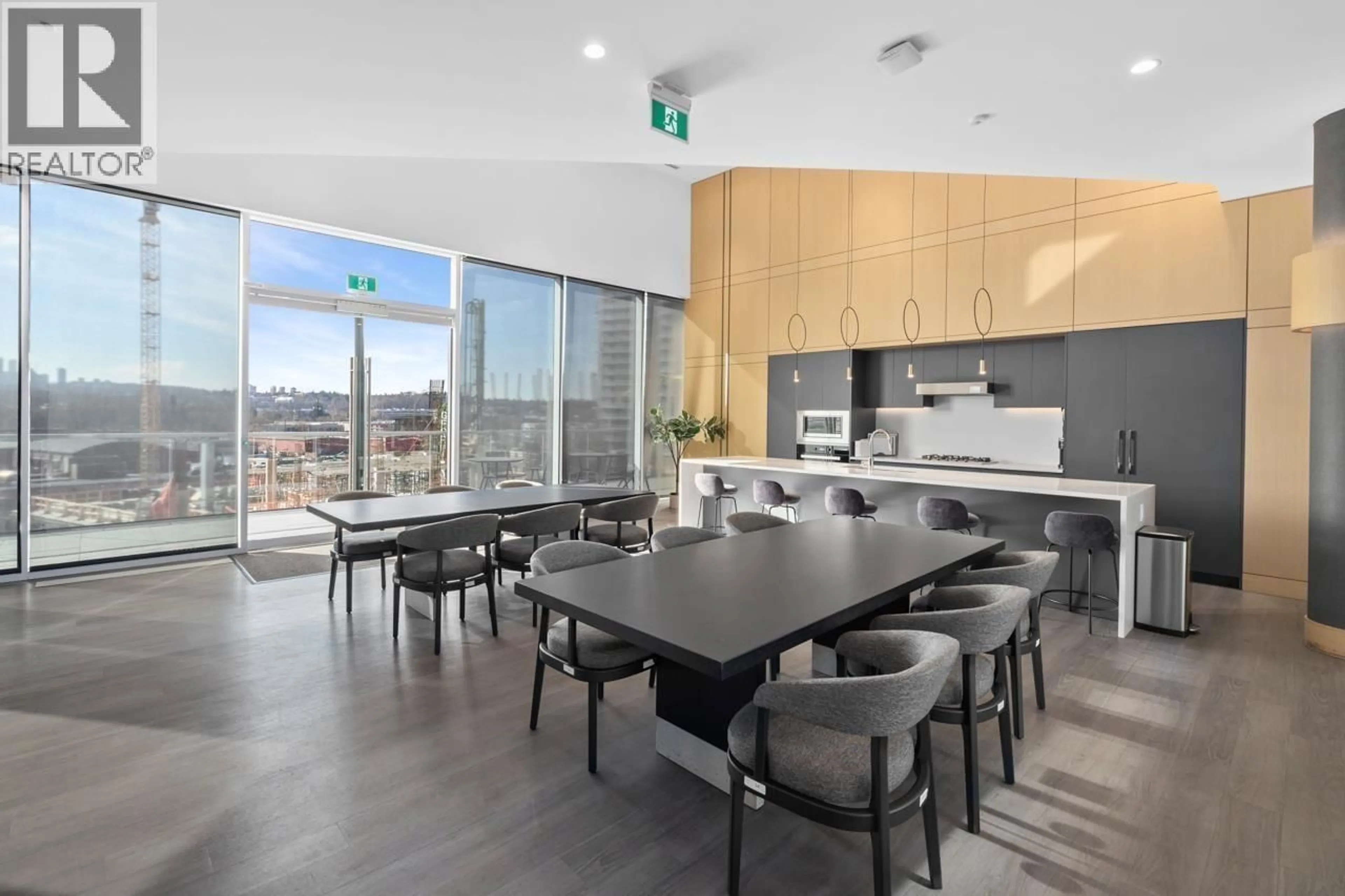 Unknown for 610 - 4890 LOUGHEED HIGHWAY, Burnaby British Columbia V5C0N2