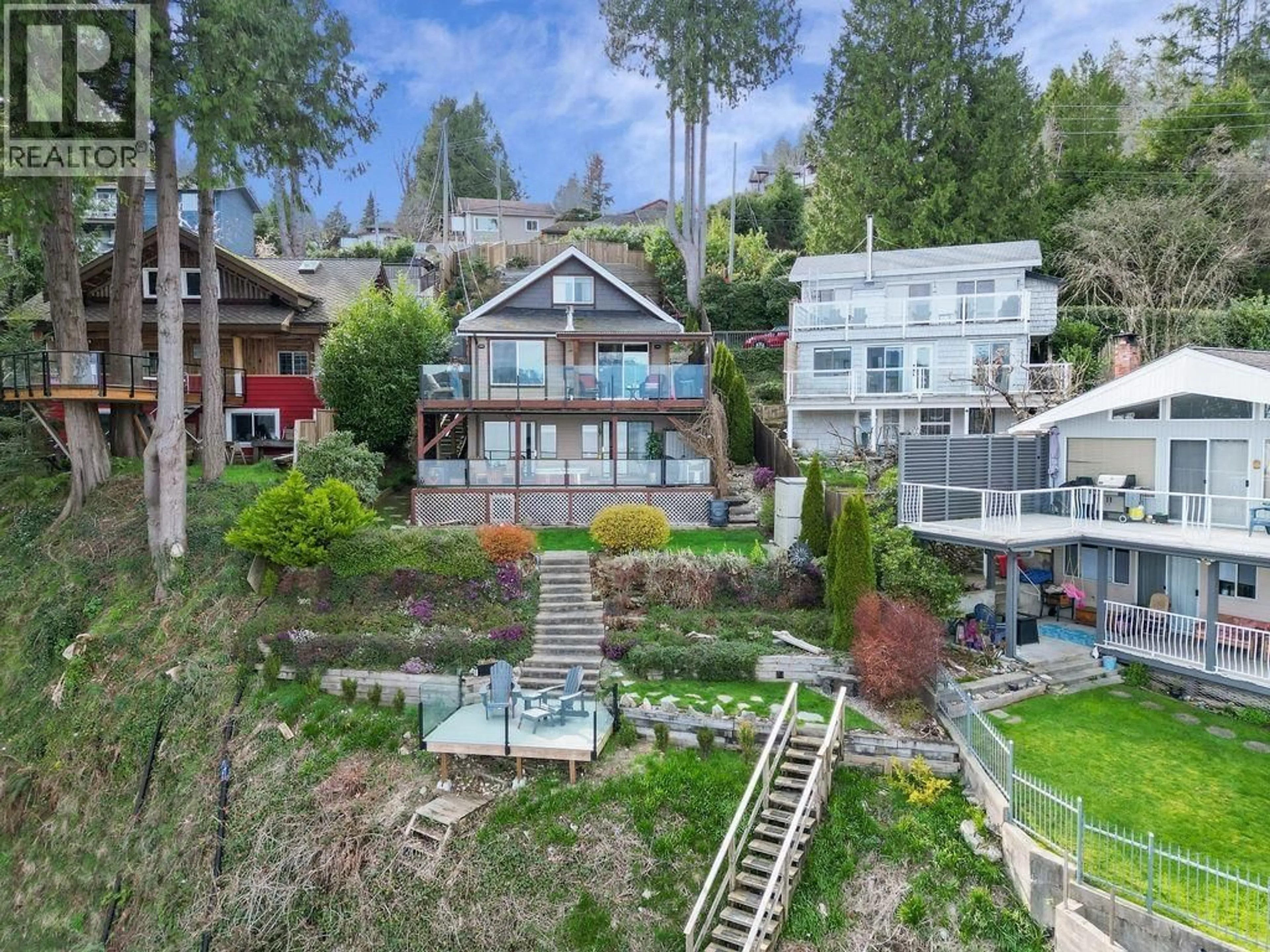 A pic from outside/outdoor area/front of a property/back of a property/a pic from drone, unknown for 790 MARINE DRIVE, Gibsons British Columbia V0N1V1