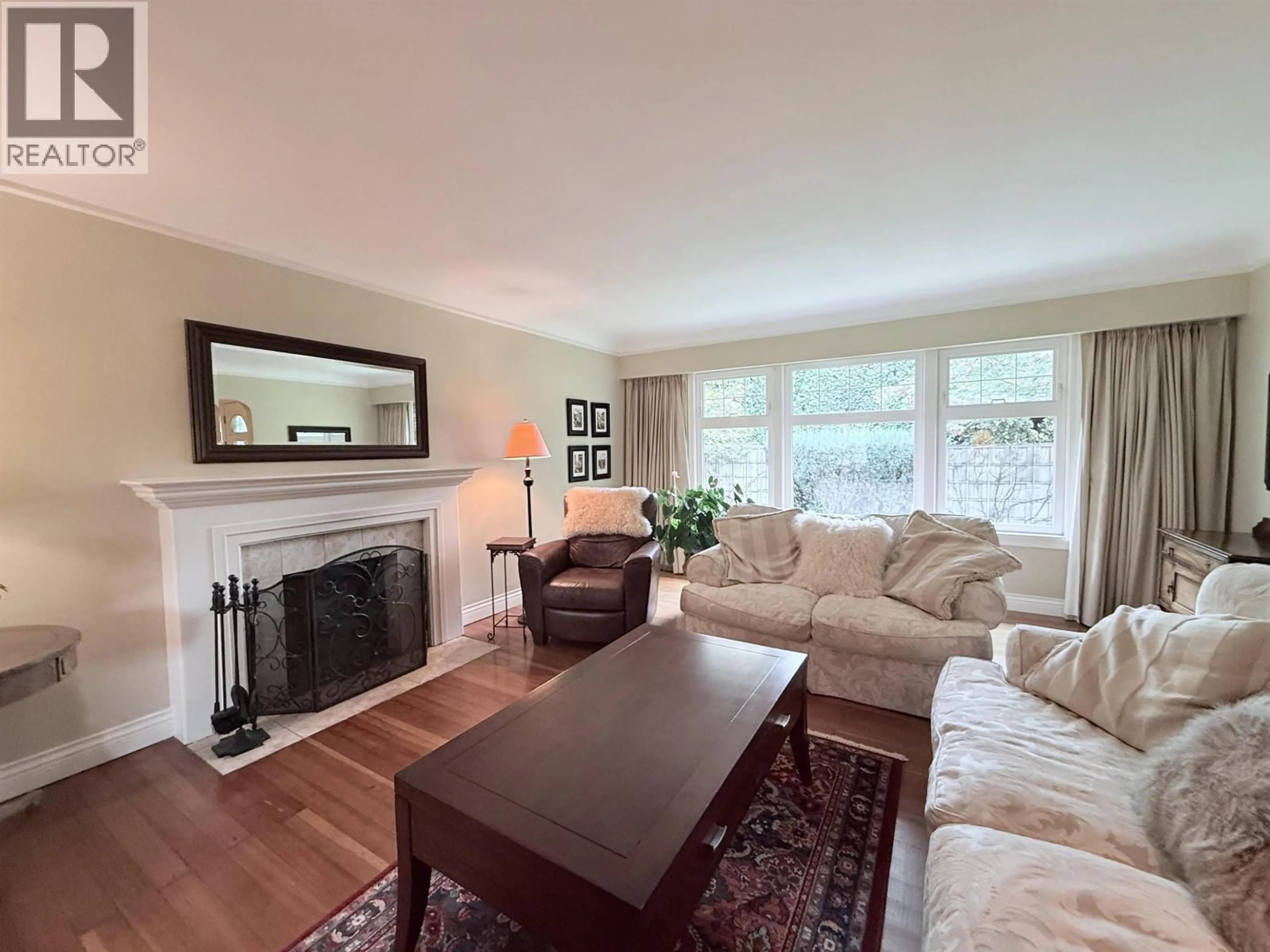 Living room with furniture, wood/laminate floor for 680 THOMPSON AVENUE, Coquitlam British Columbia V3J3Z8
