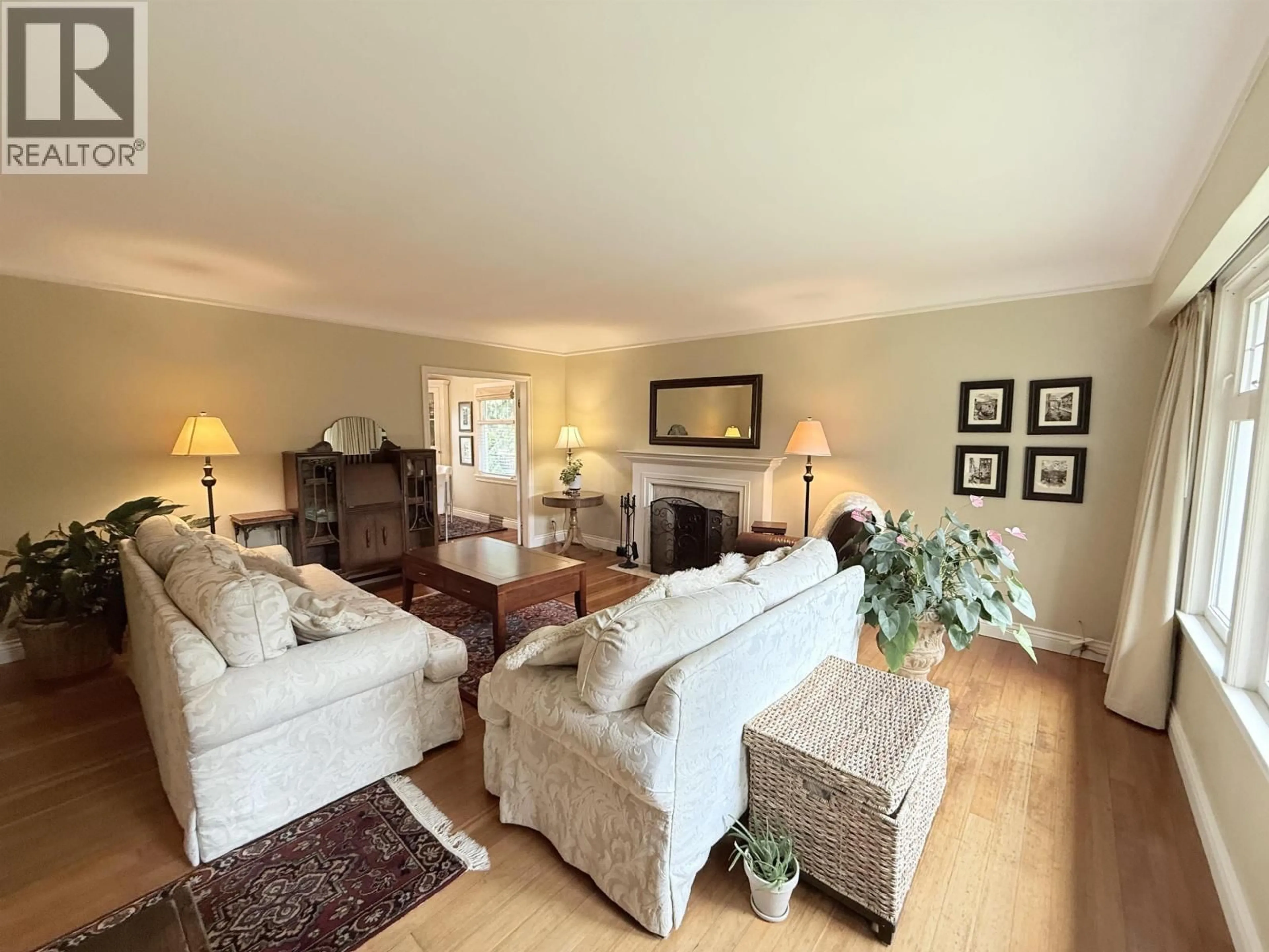 Living room with furniture, unknown for 680 THOMPSON AVENUE, Coquitlam British Columbia V3J3Z8