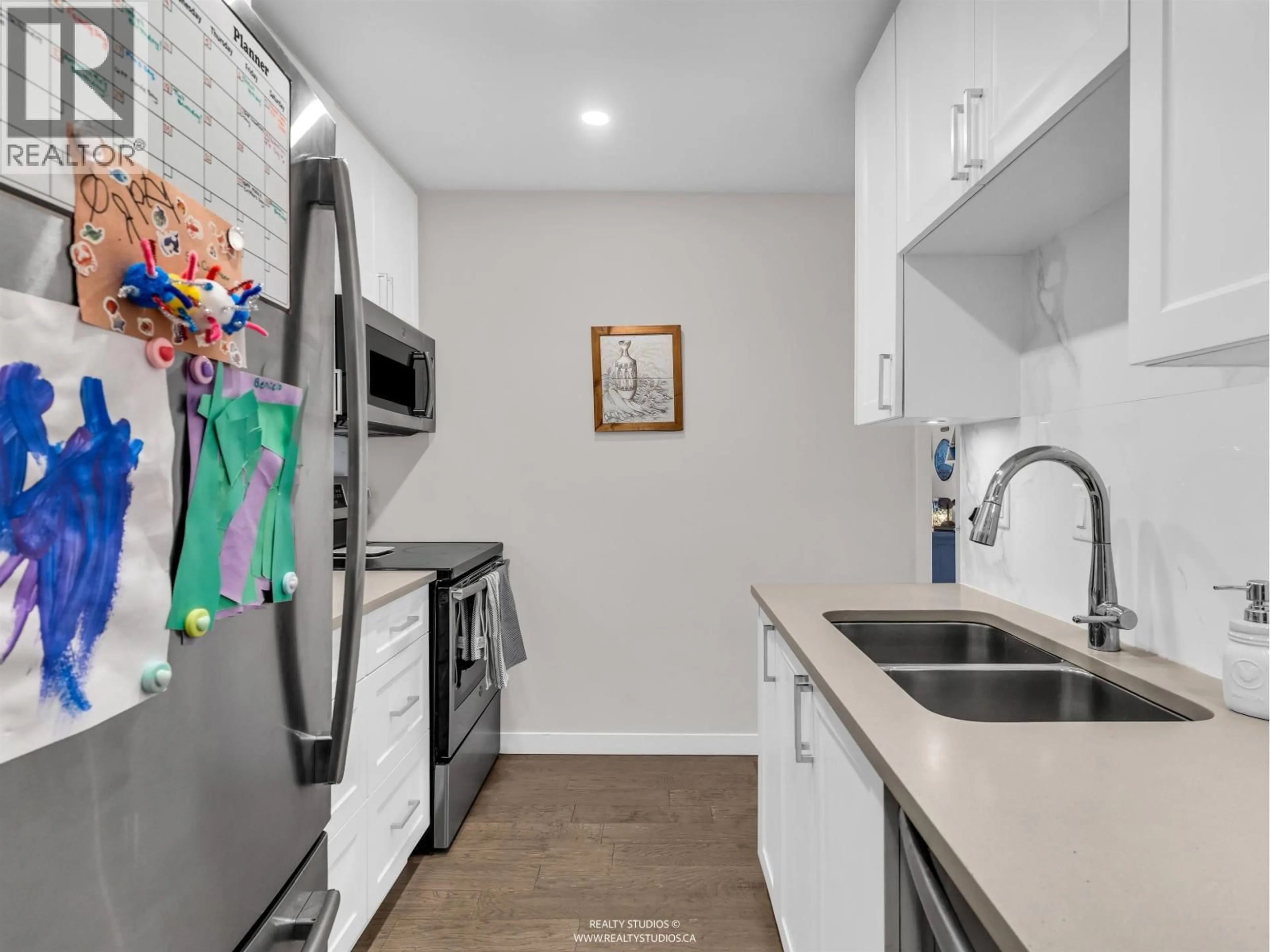 Unknown for 303 - 708 EIGHTH AVENUE, New Westminster British Columbia V3M2R3