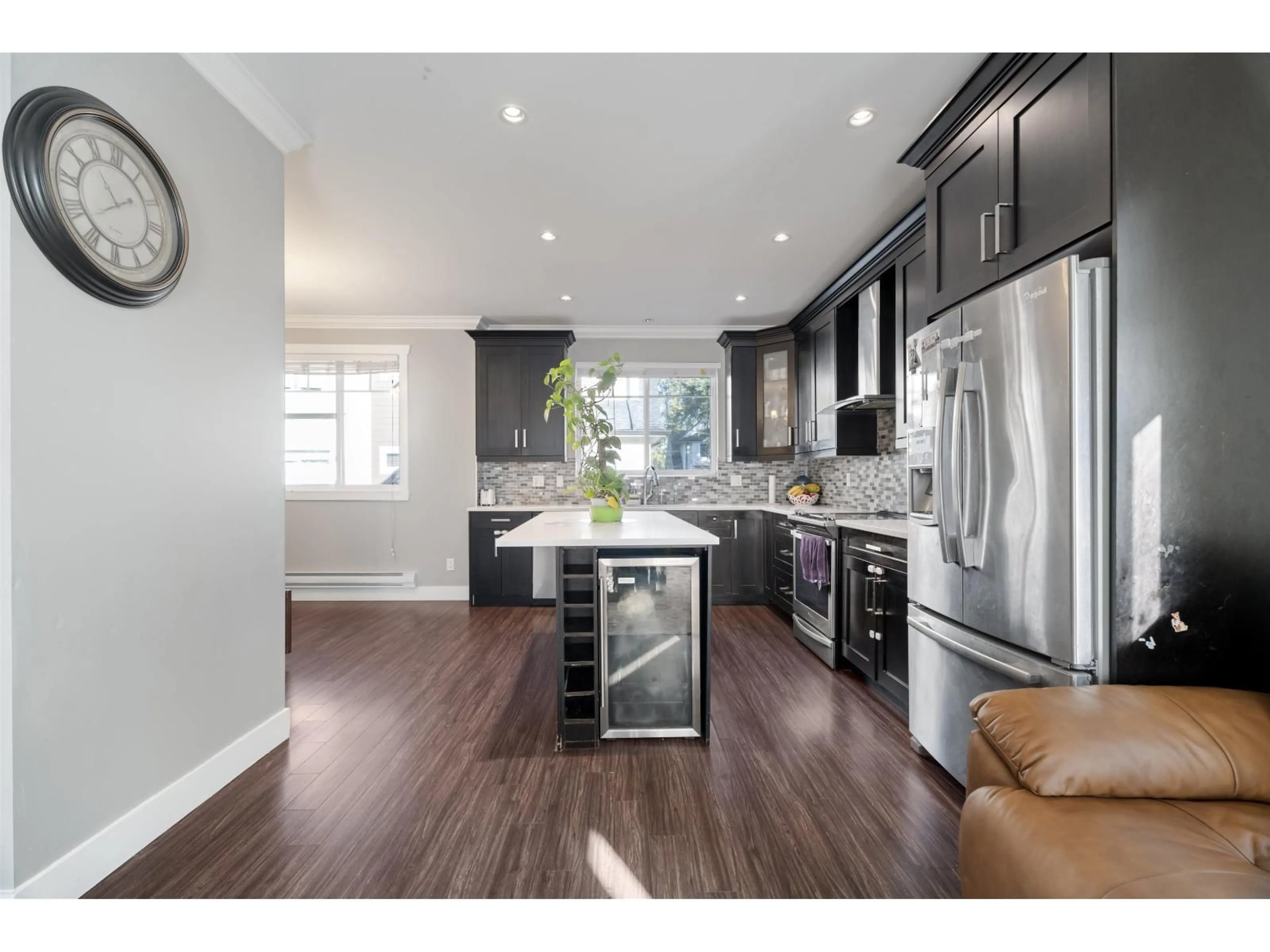 Open concept kitchen, wood/laminate floor for 6 - 14285 64 AVENUE, Surrey British Columbia V3W1Z2