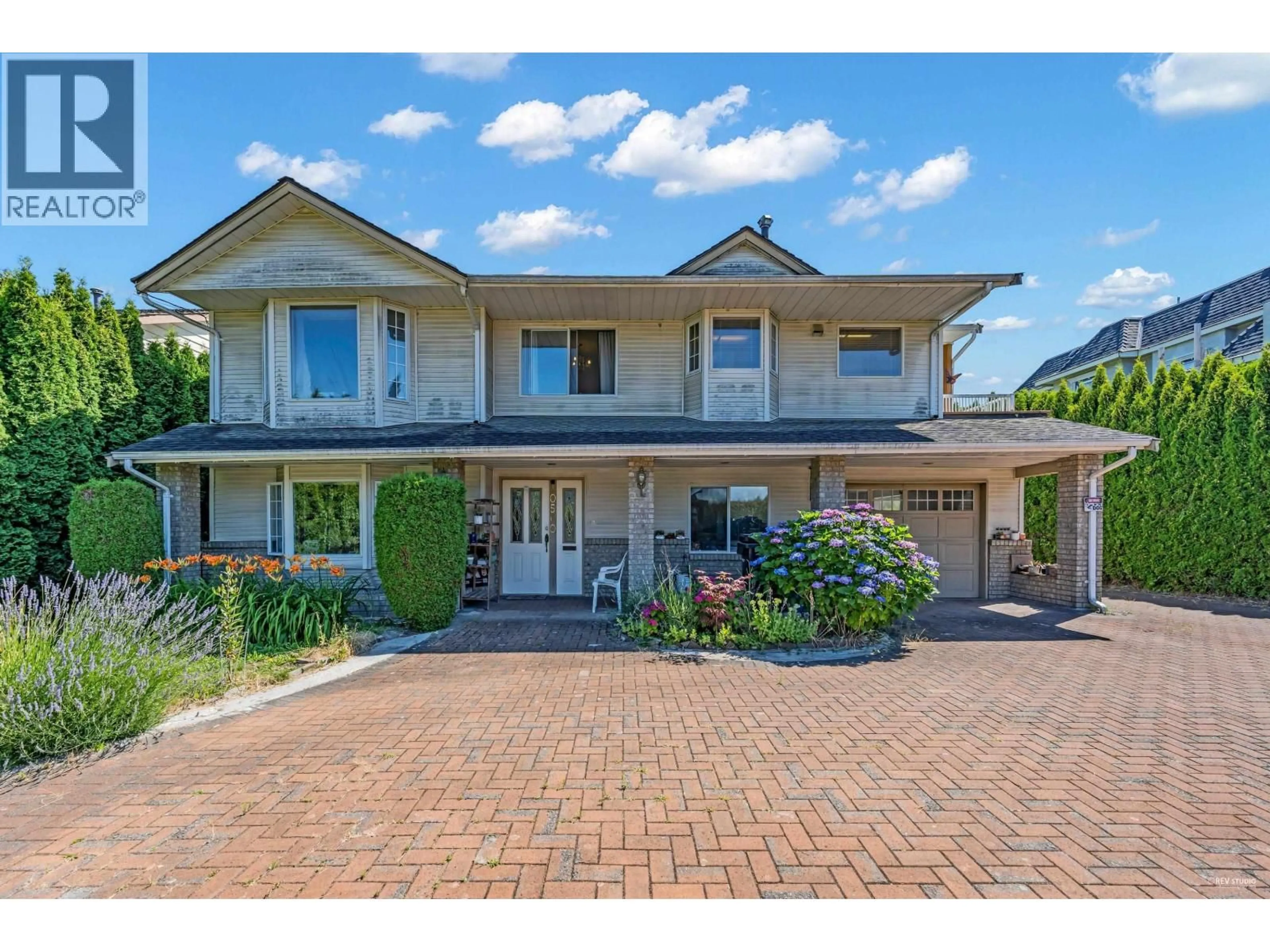 A pic from outside/outdoor area/front of a property/back of a property/a pic from drone, street for 10560 GRANVILLE AVENUE, Richmond British Columbia V6Y1R4